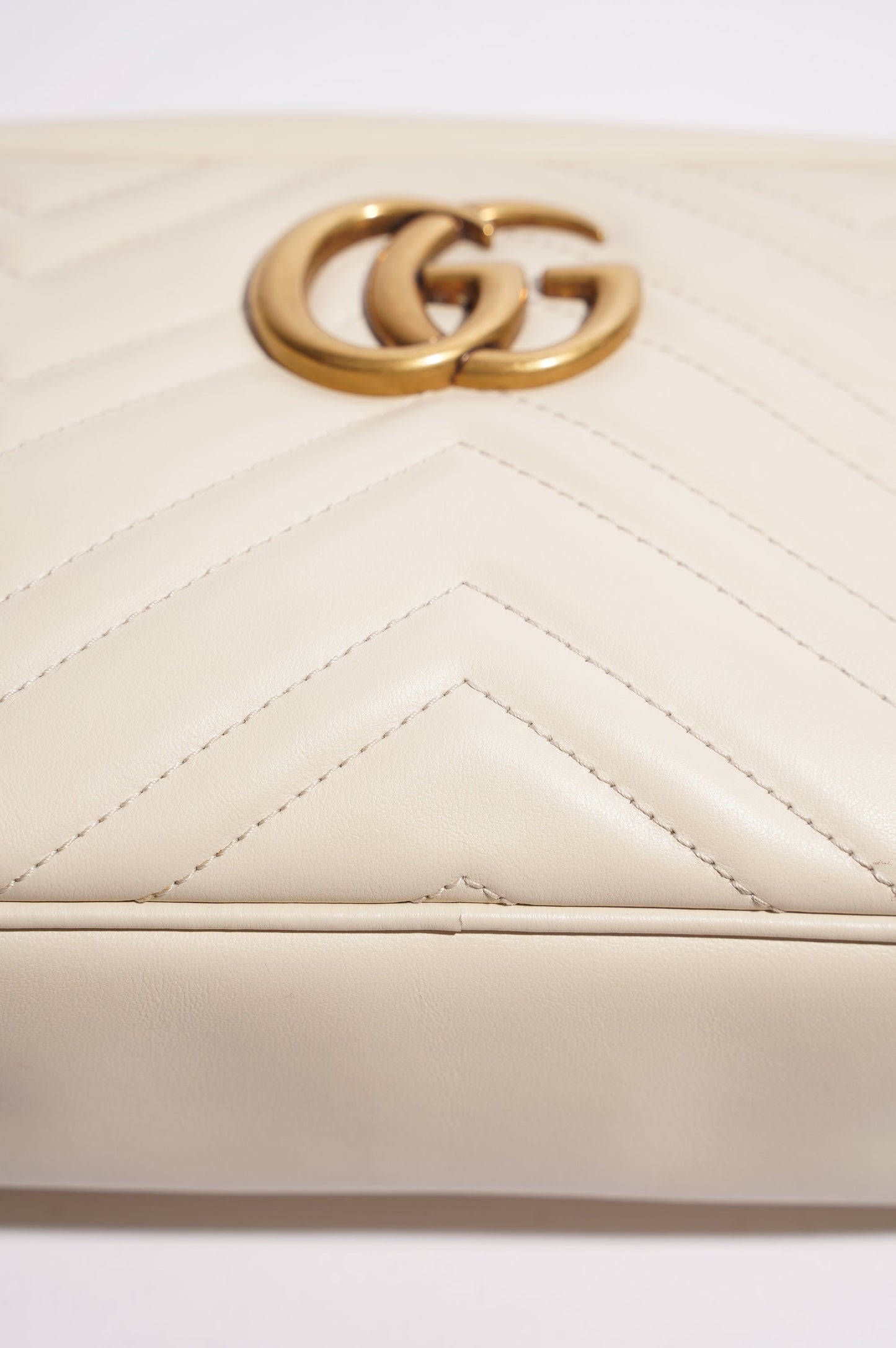 Gucci Womens Marmont Zip White Matelasse Small