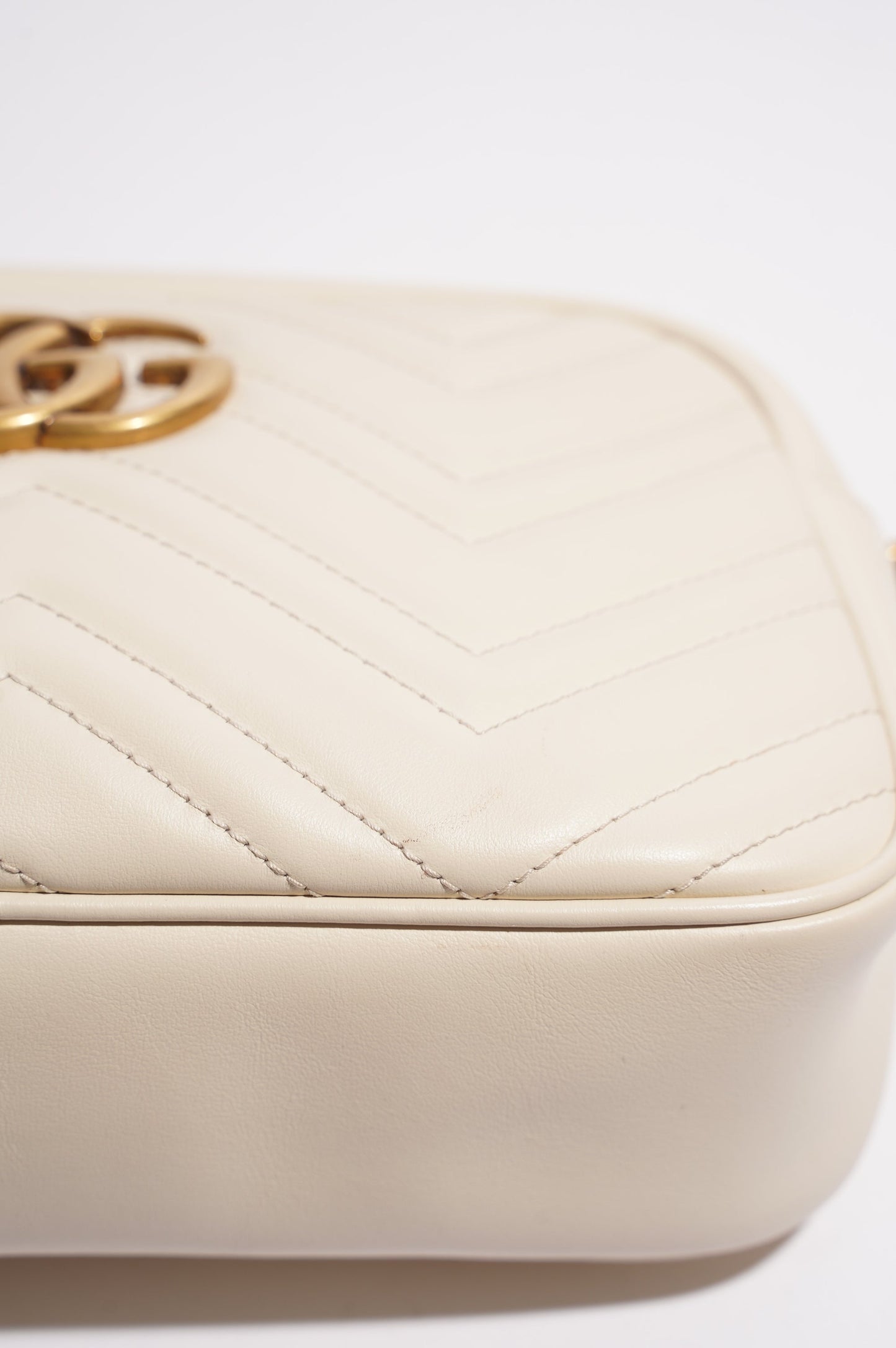 Gucci Womens Marmont Zip White Matelasse Small