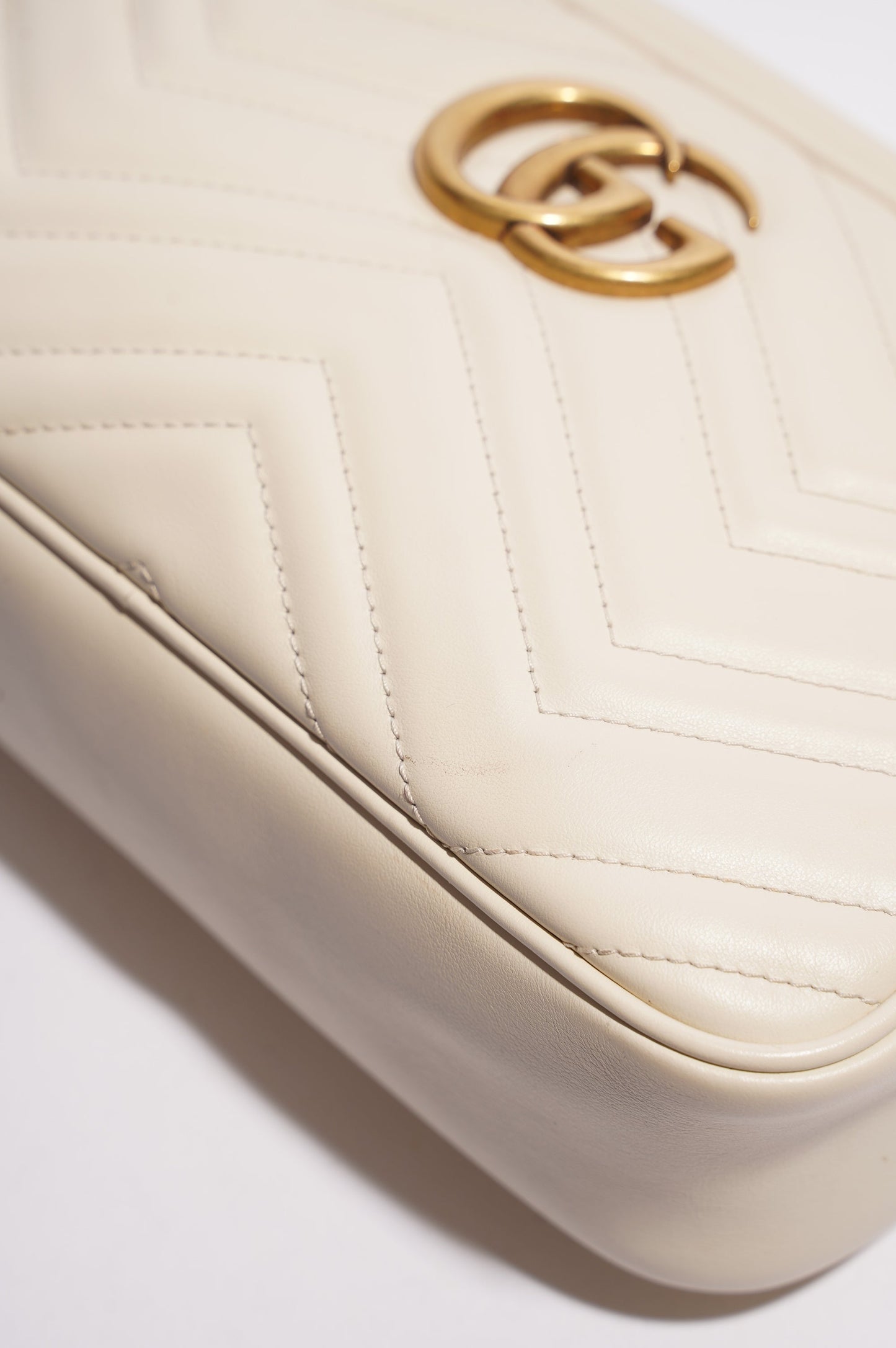 Gucci Womens Marmont Zip White Matelasse Small