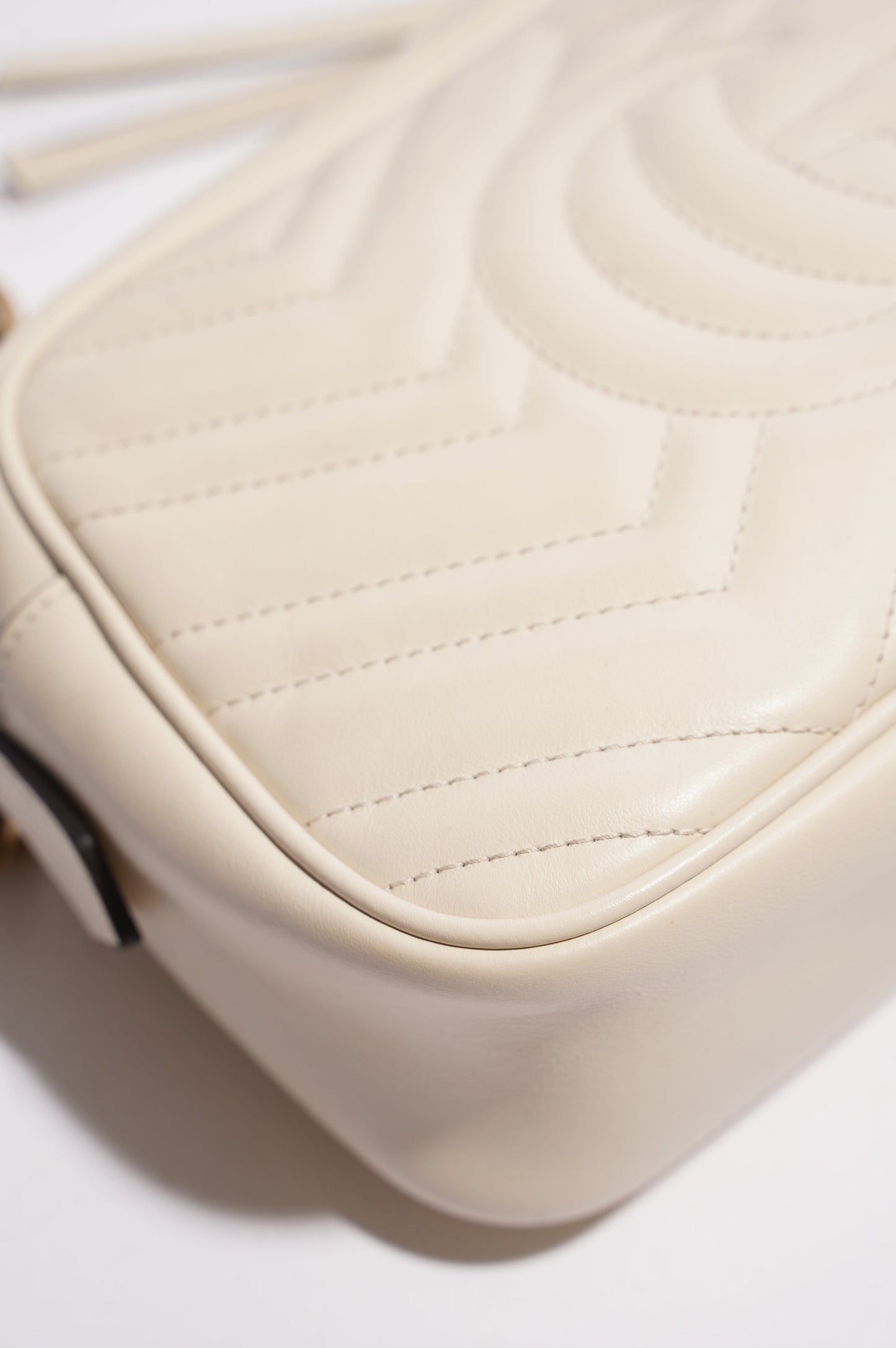 Gucci Womens Marmont Zip White Matelasse Small