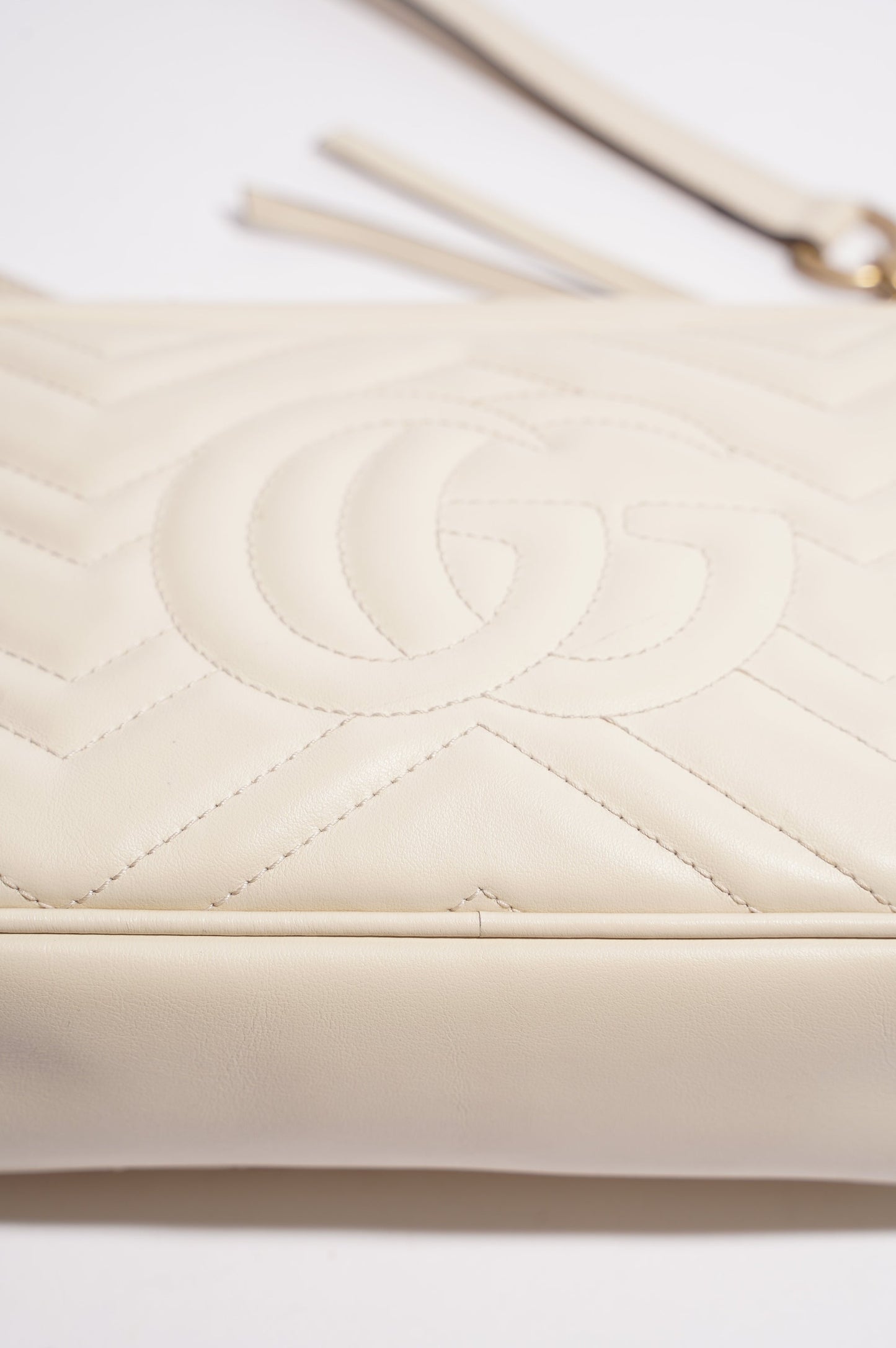 Gucci Womens Marmont Zip White Matelasse Small