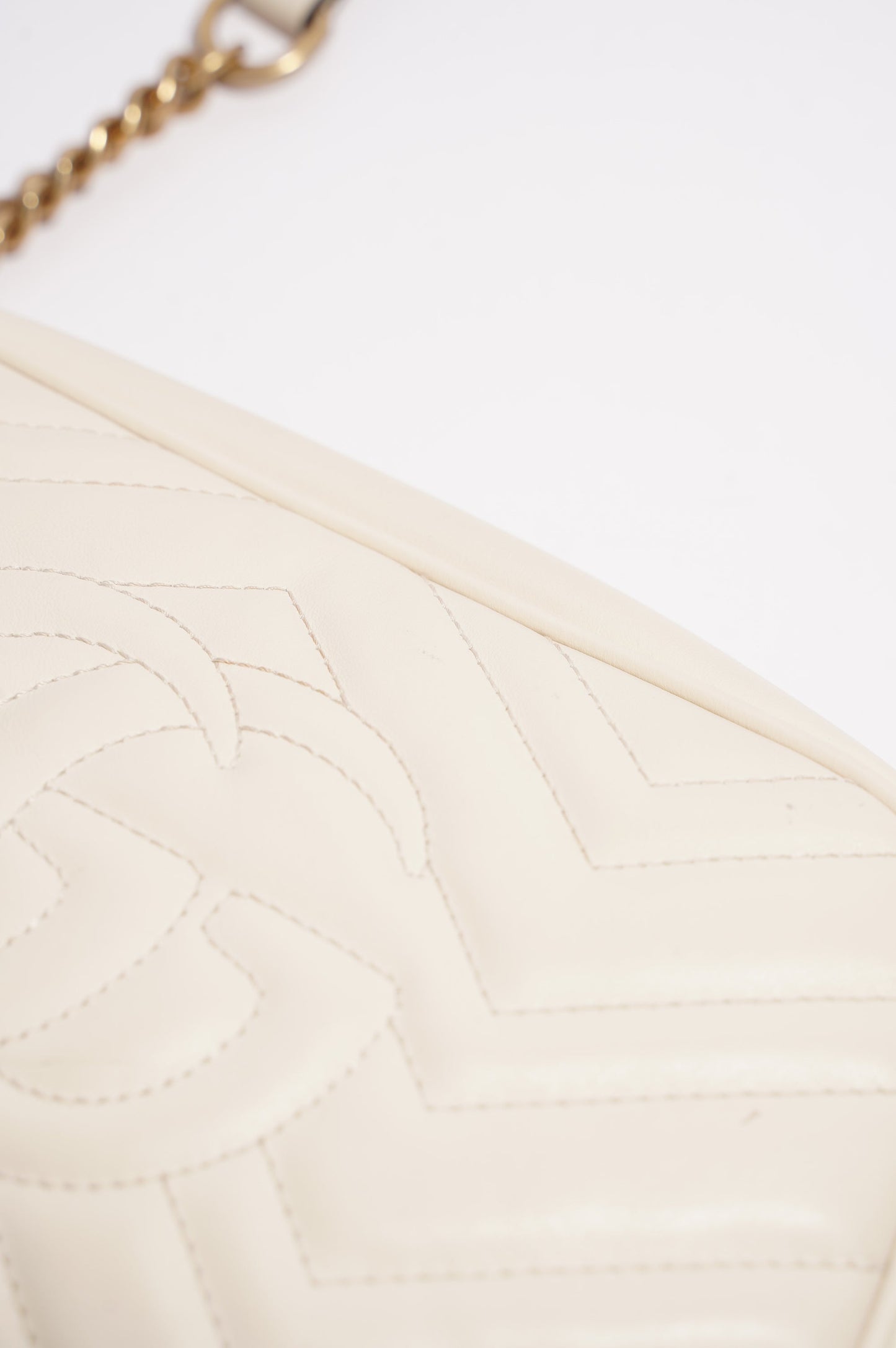 Gucci Womens Marmont Zip White Matelasse Small