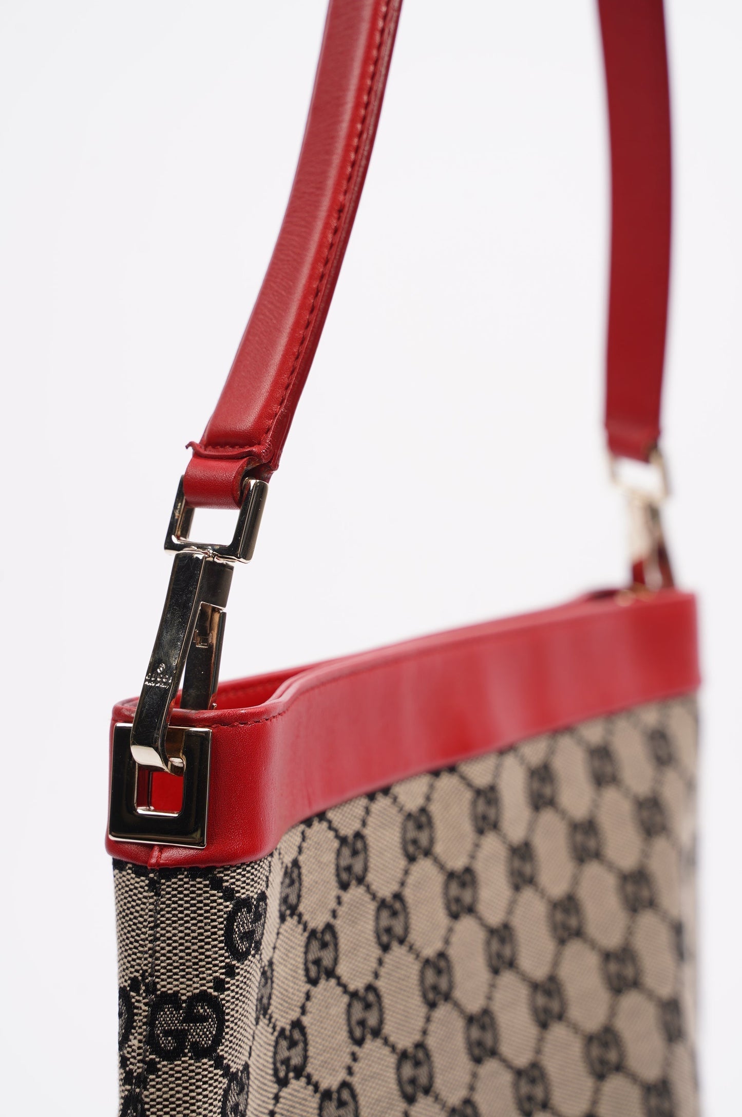 Gucci Womens GG Canvas Shoulder Bag Supreme / Red