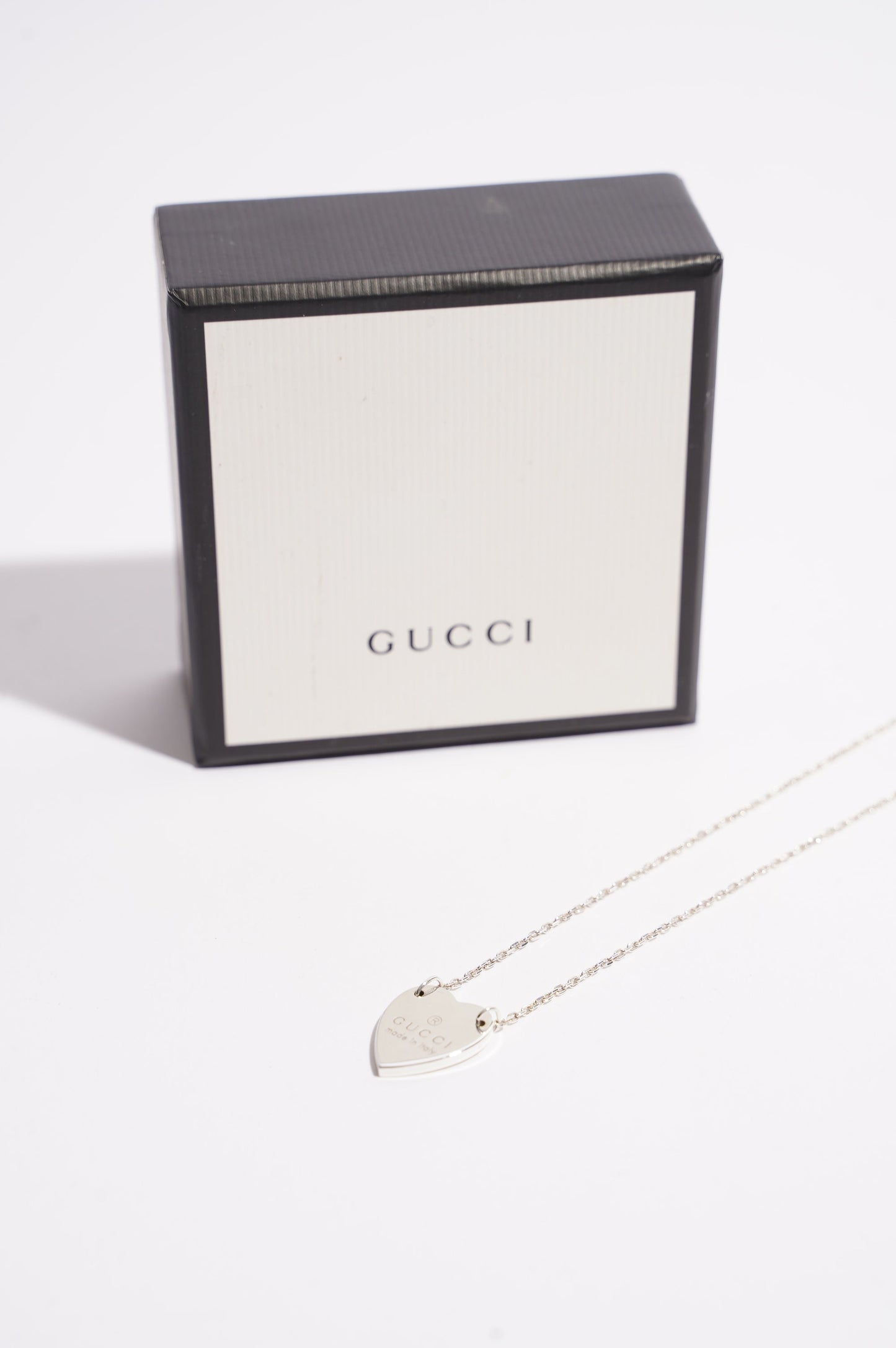 Gucci Womens Trademark Heart Necklace Silver