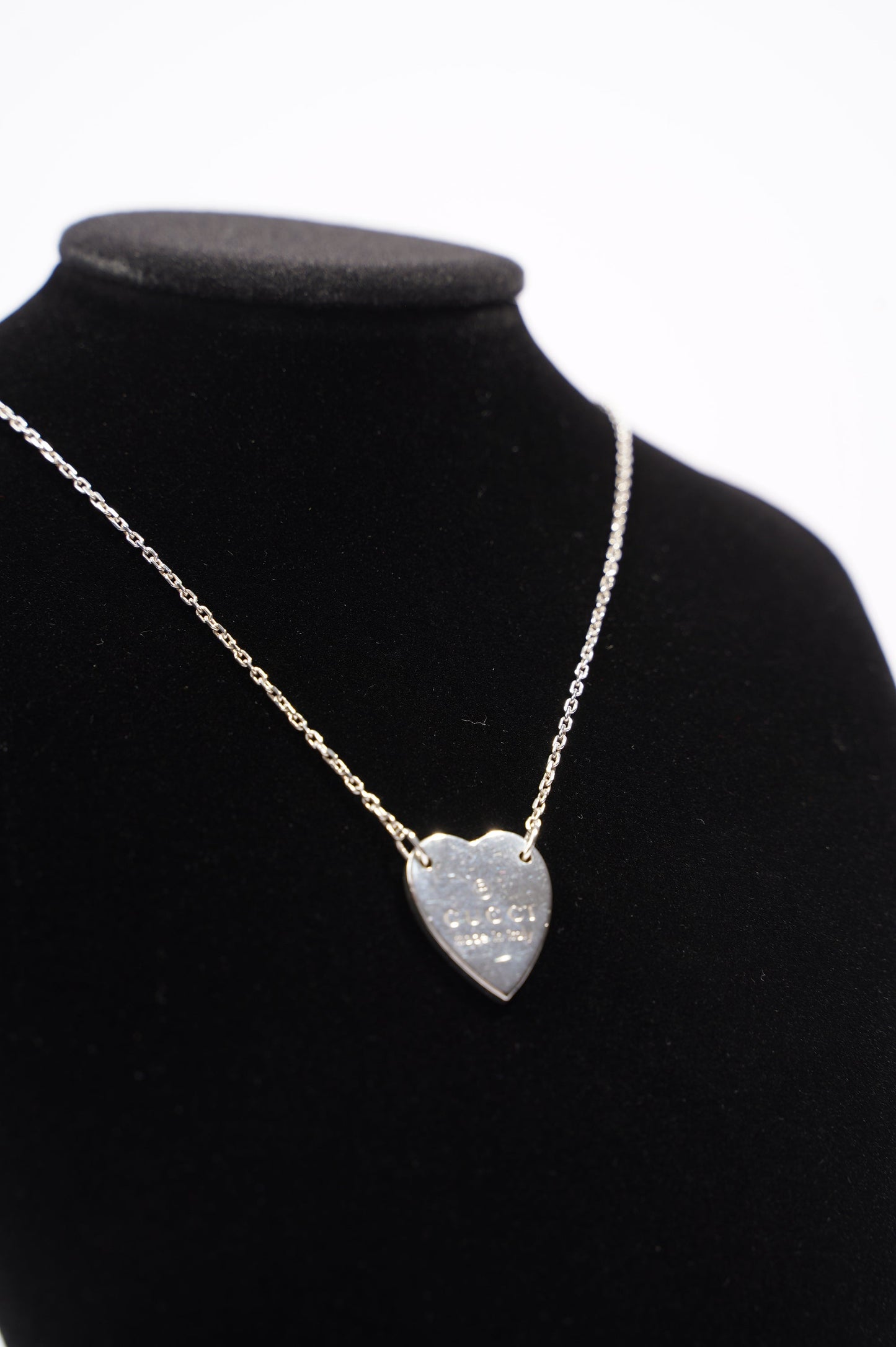 Gucci Womens Trademark Heart Necklace Silver