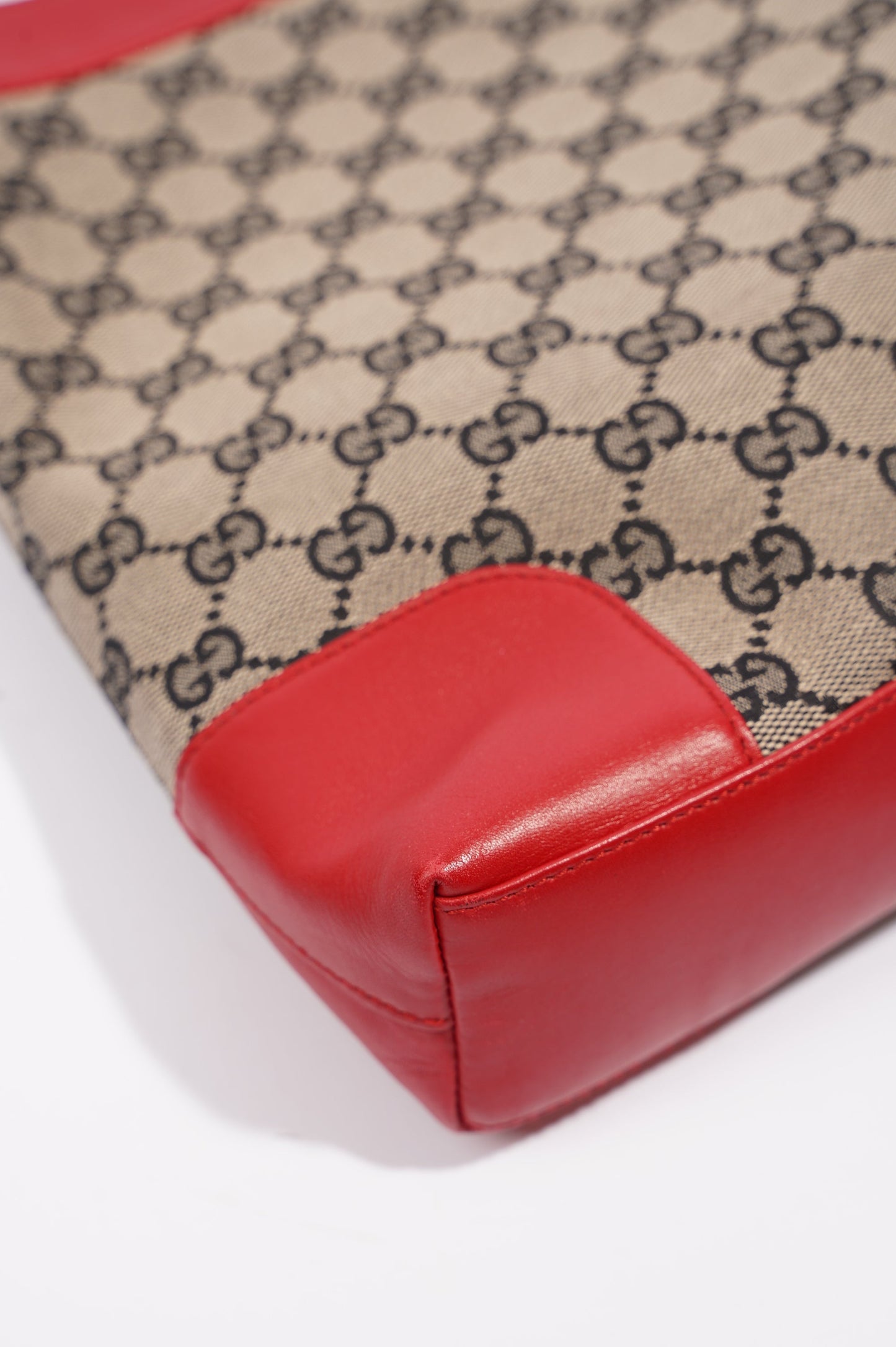 Gucci Womens GG Canvas Shoulder Bag Supreme / Red