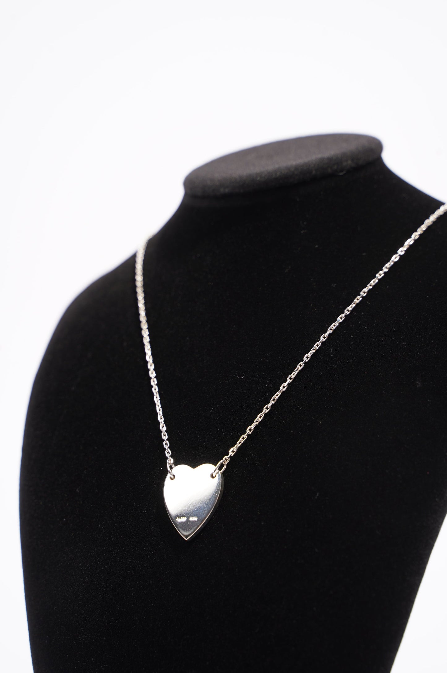 Gucci Womens Trademark Heart Necklace Silver