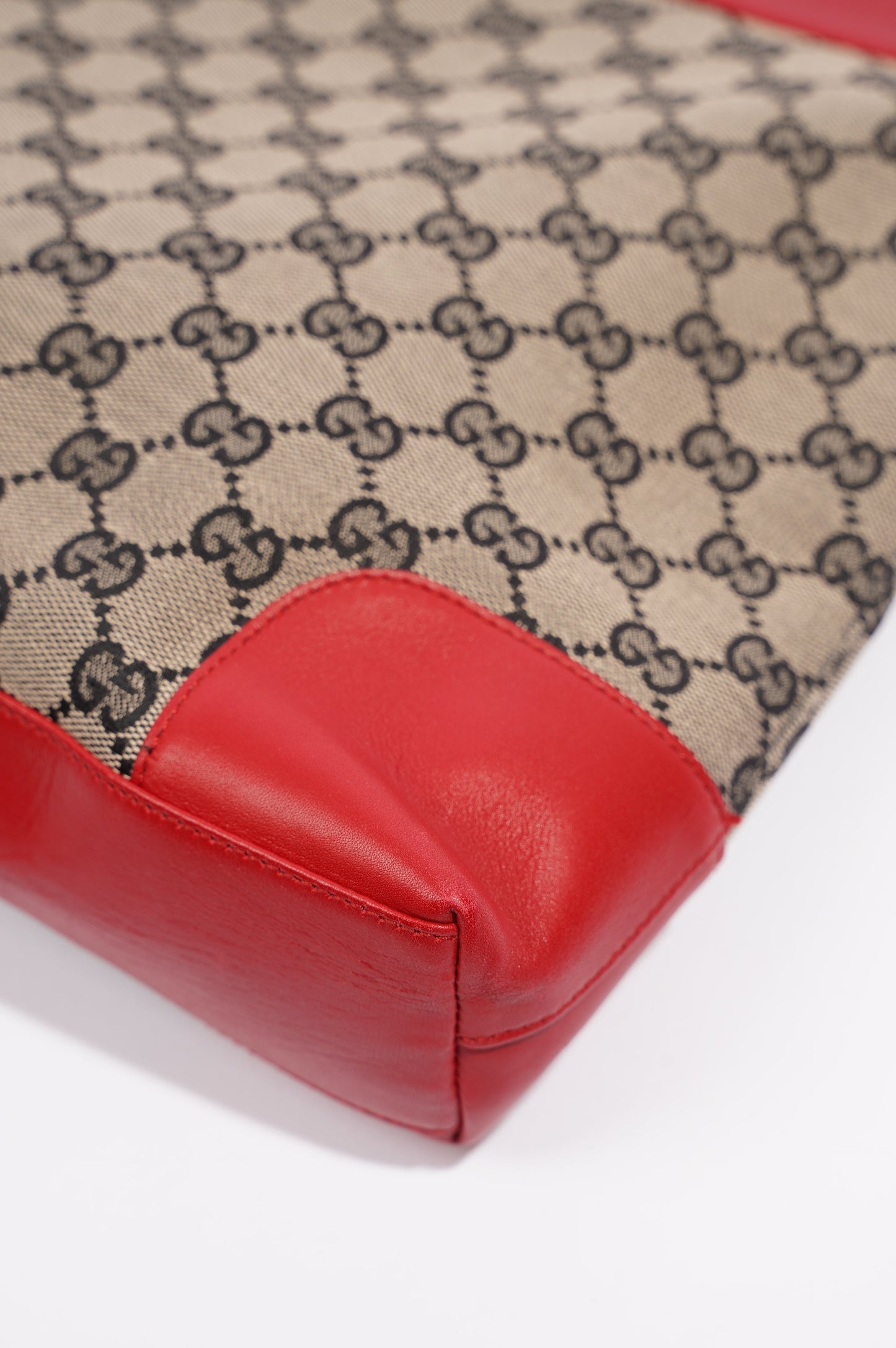 Gucci Womens GG Canvas Shoulder Bag Supreme / Red