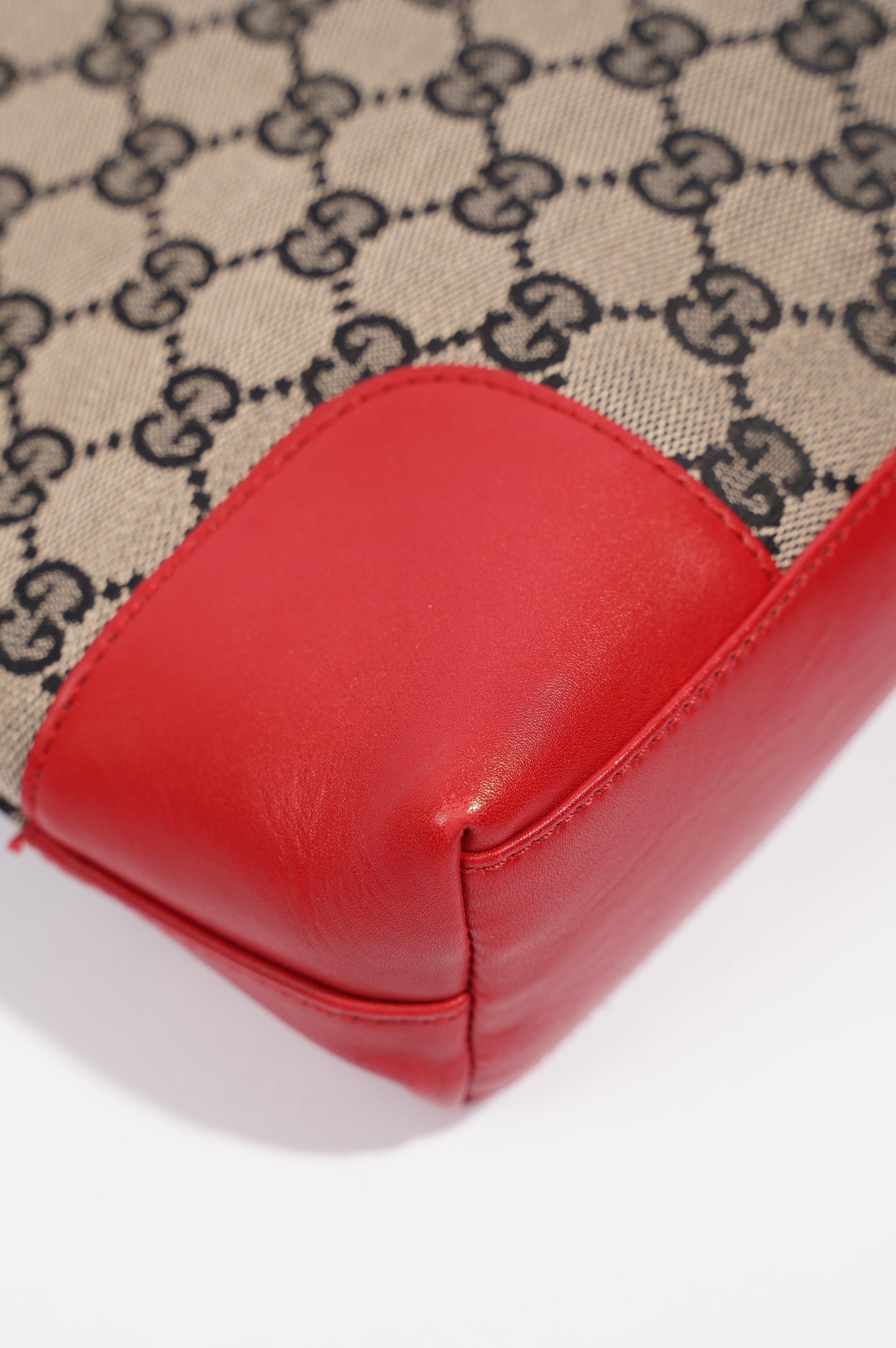 Gucci Womens GG Canvas Shoulder Bag Supreme / Red