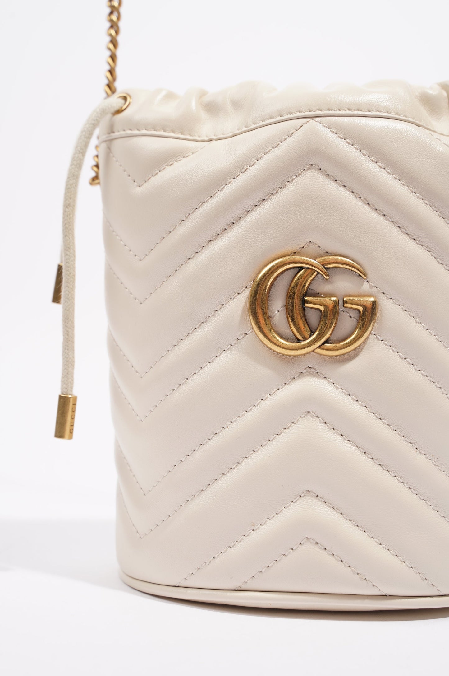 Gucci Womens Marmont Bucket Bag White / Gold