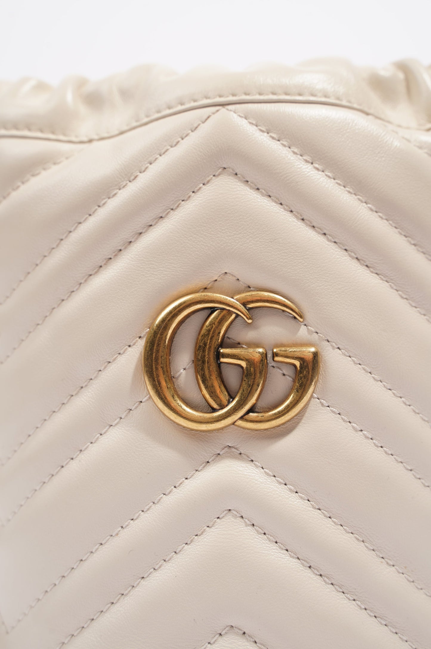 Gucci Womens Marmont Bucket Bag White / Gold