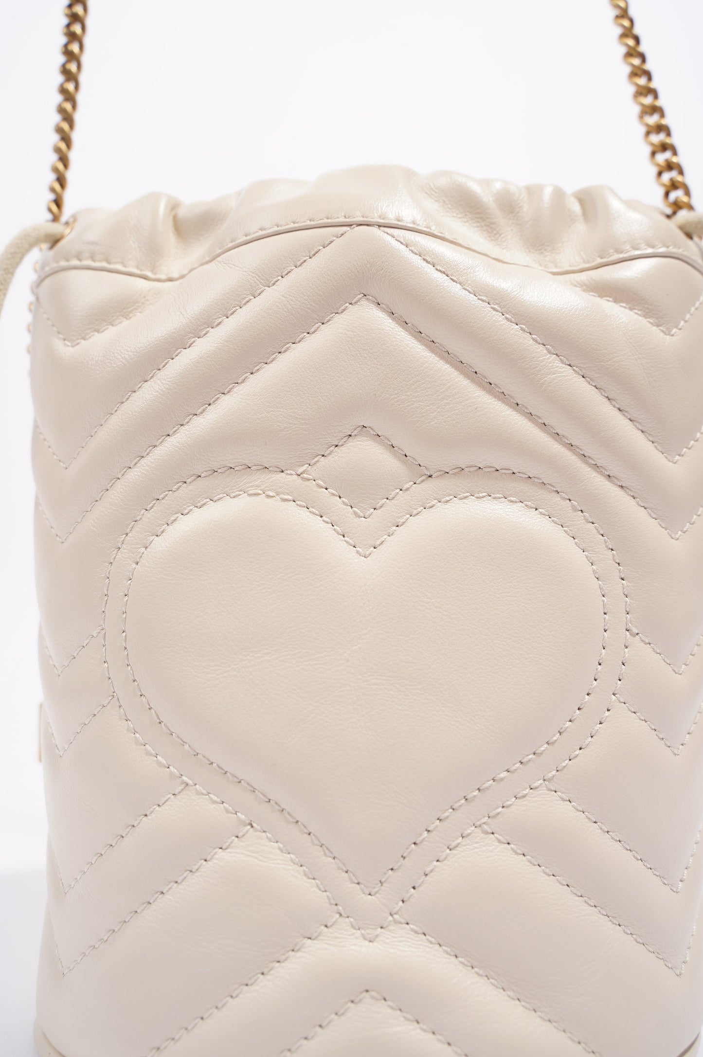 Gucci Womens Marmont Bucket Bag White / Gold