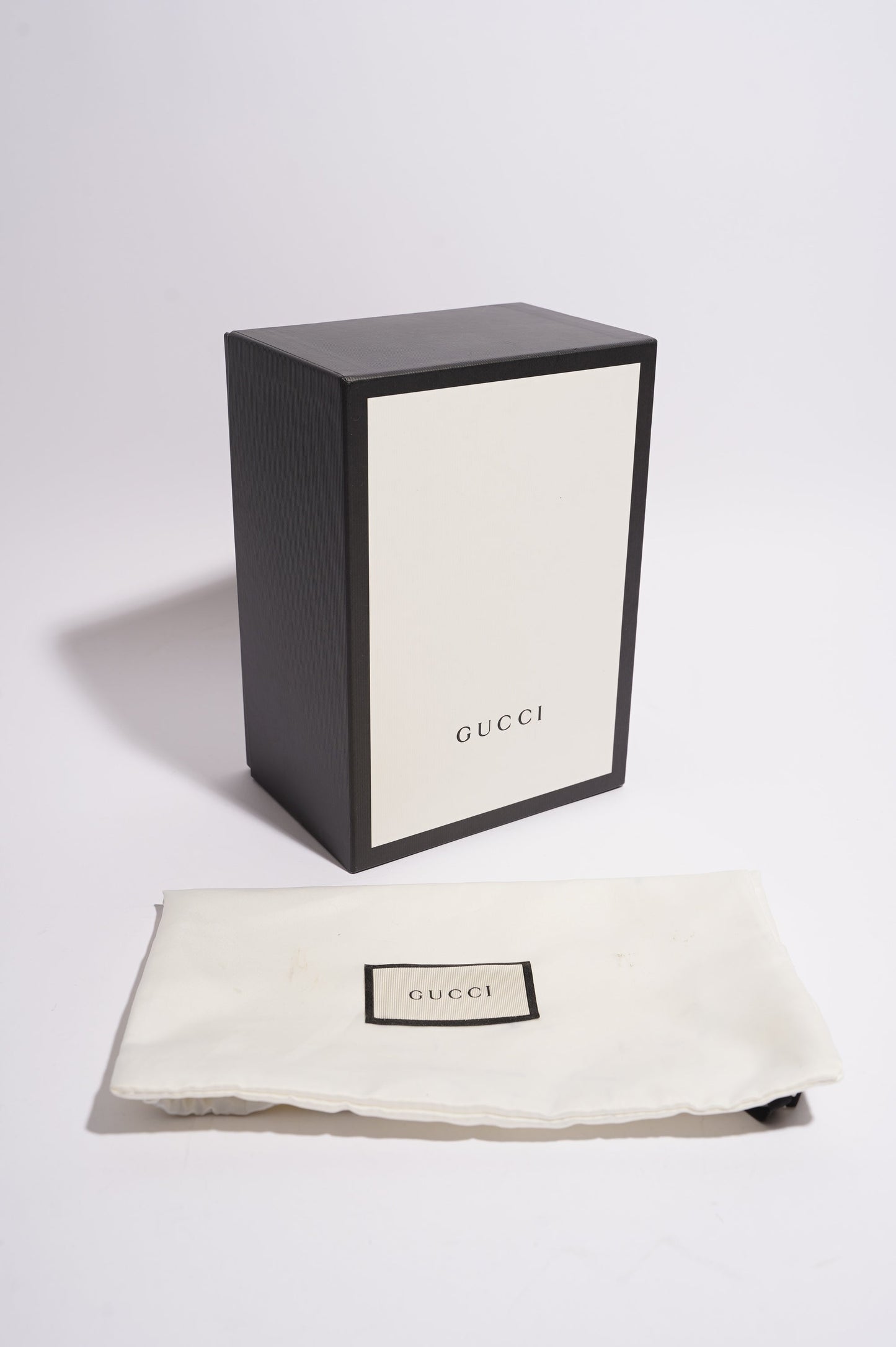 Gucci Womens Marmont Bucket Bag White / Gold