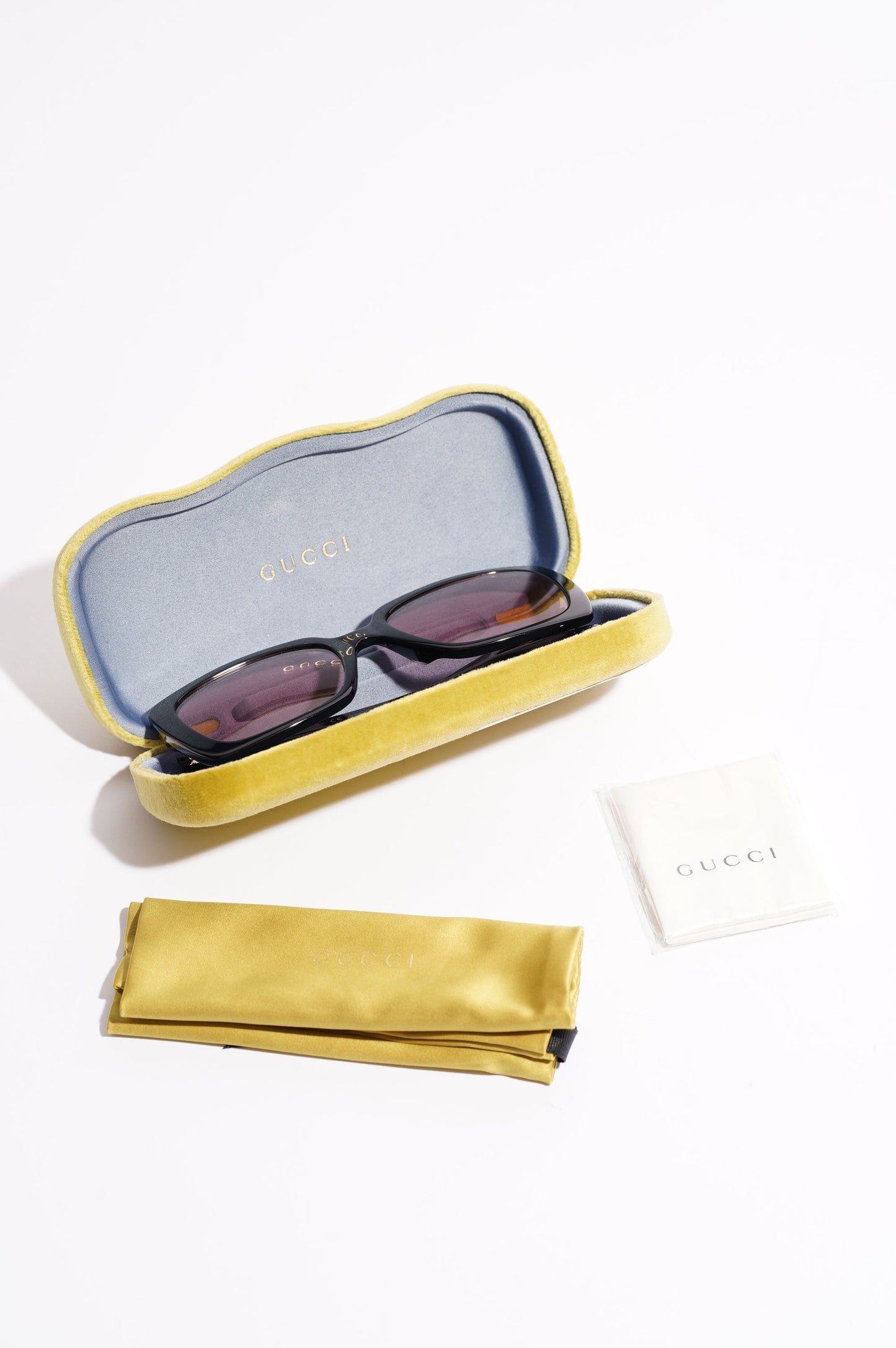 Gucci Sunglasses GG0418S Black 140