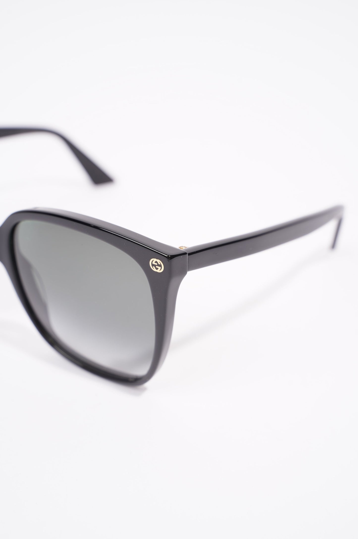 Gucci Womens Oversized Sunglasses Black Acetate 140