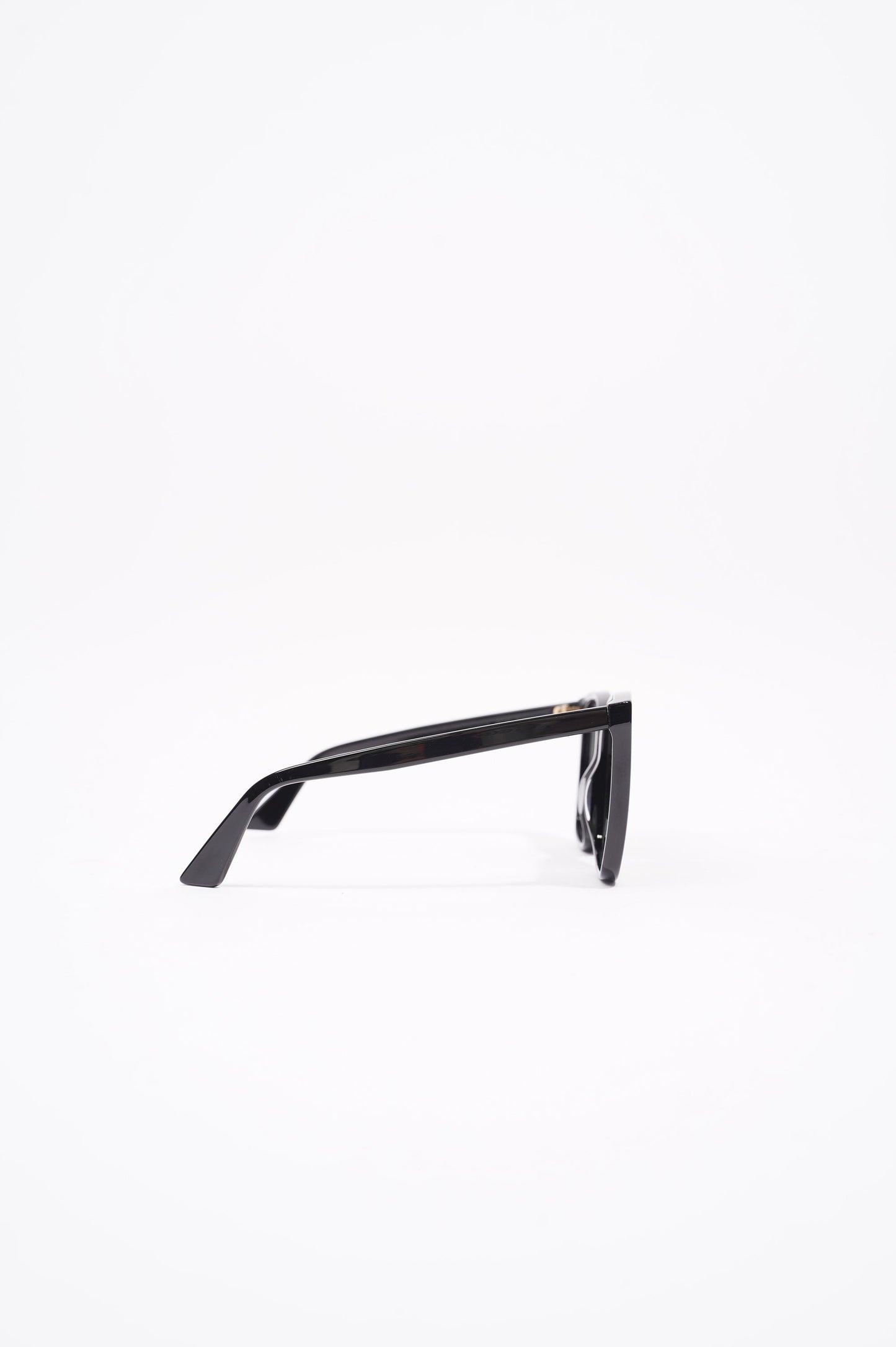 Gucci Womens Oversized Sunglasses Black Acetate 140