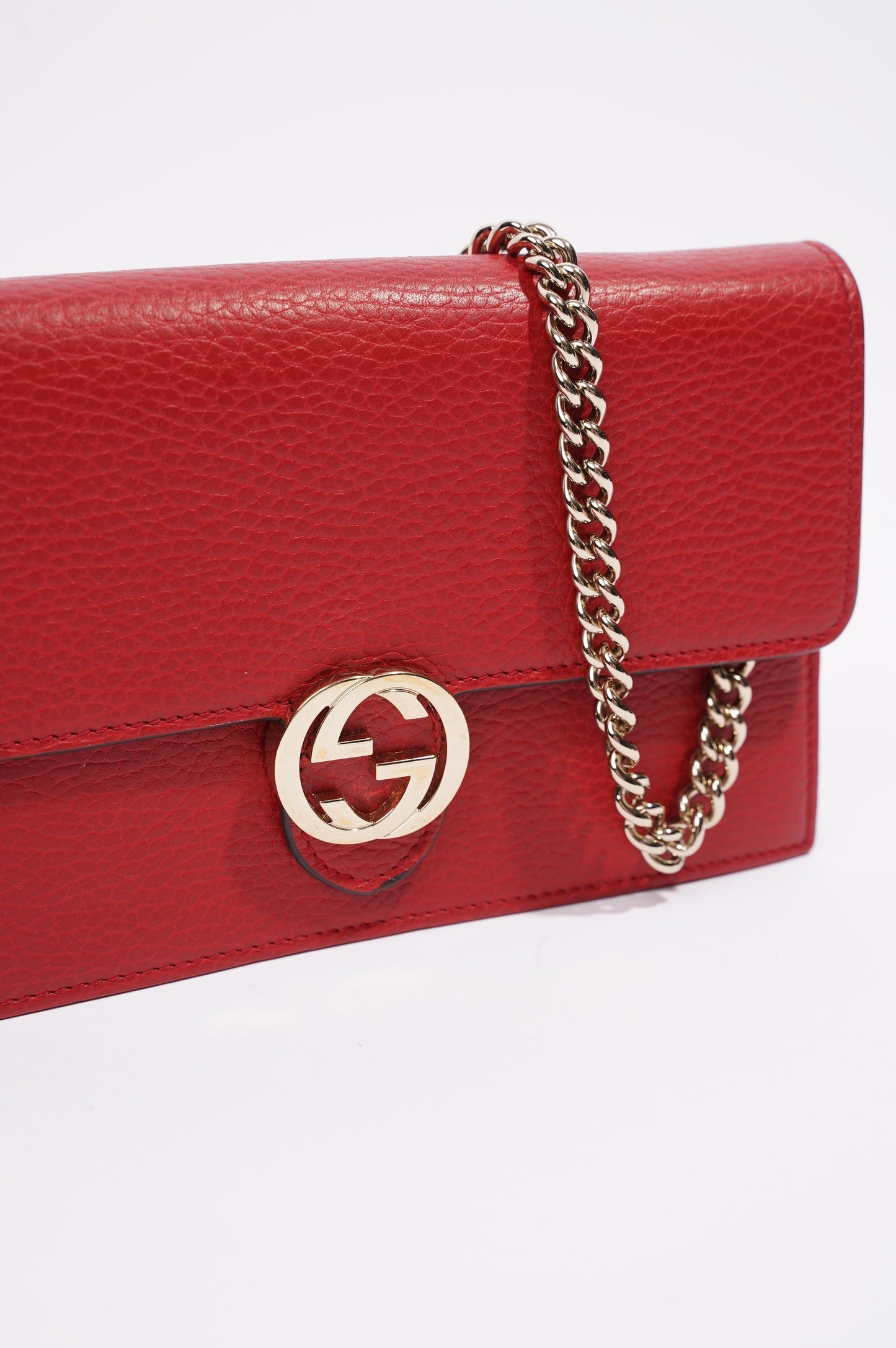 Gucci Womens Interlocking GG Chain Wallet Red