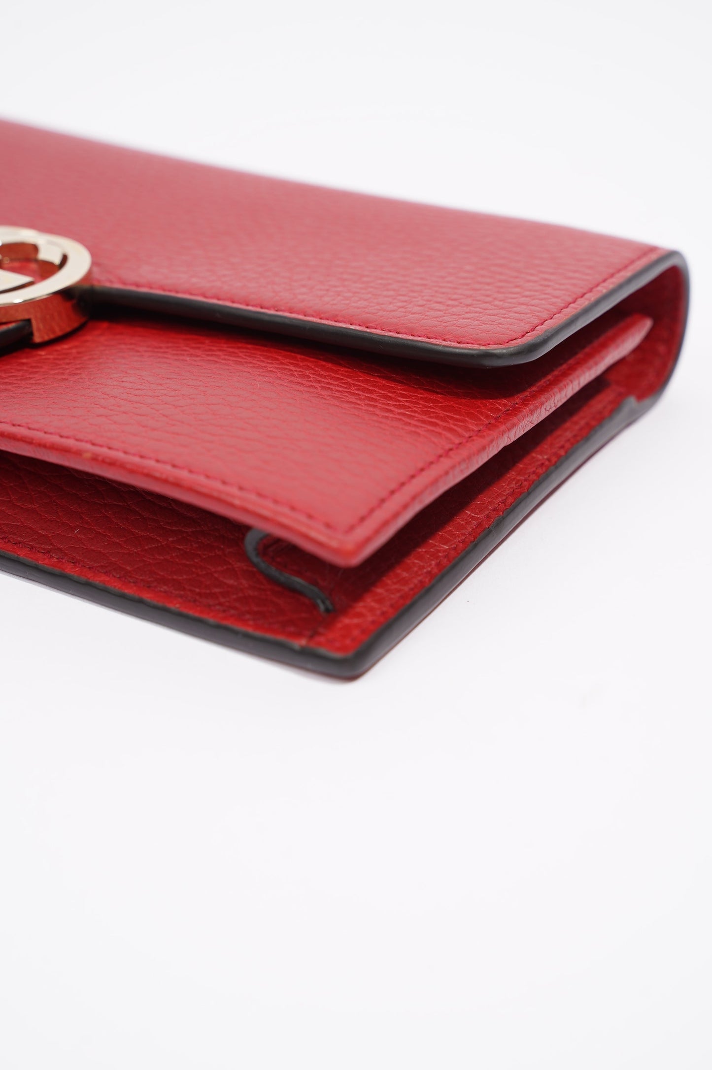 Gucci Womens Interlocking GG Chain Wallet Red