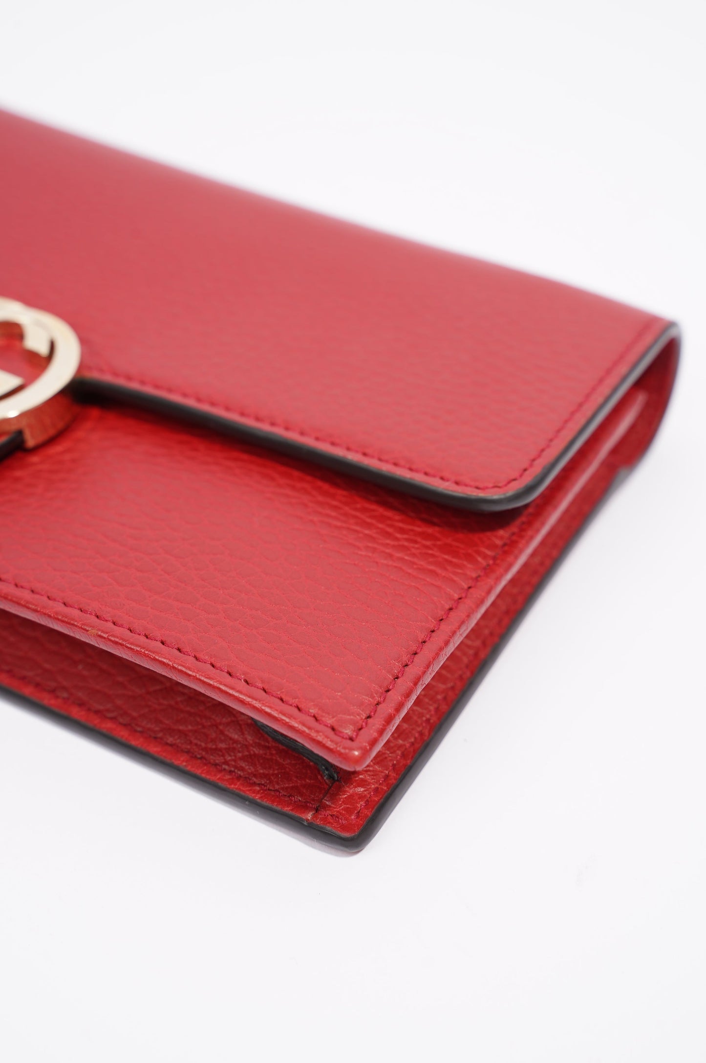 Gucci Womens Interlocking GG Chain Wallet Red