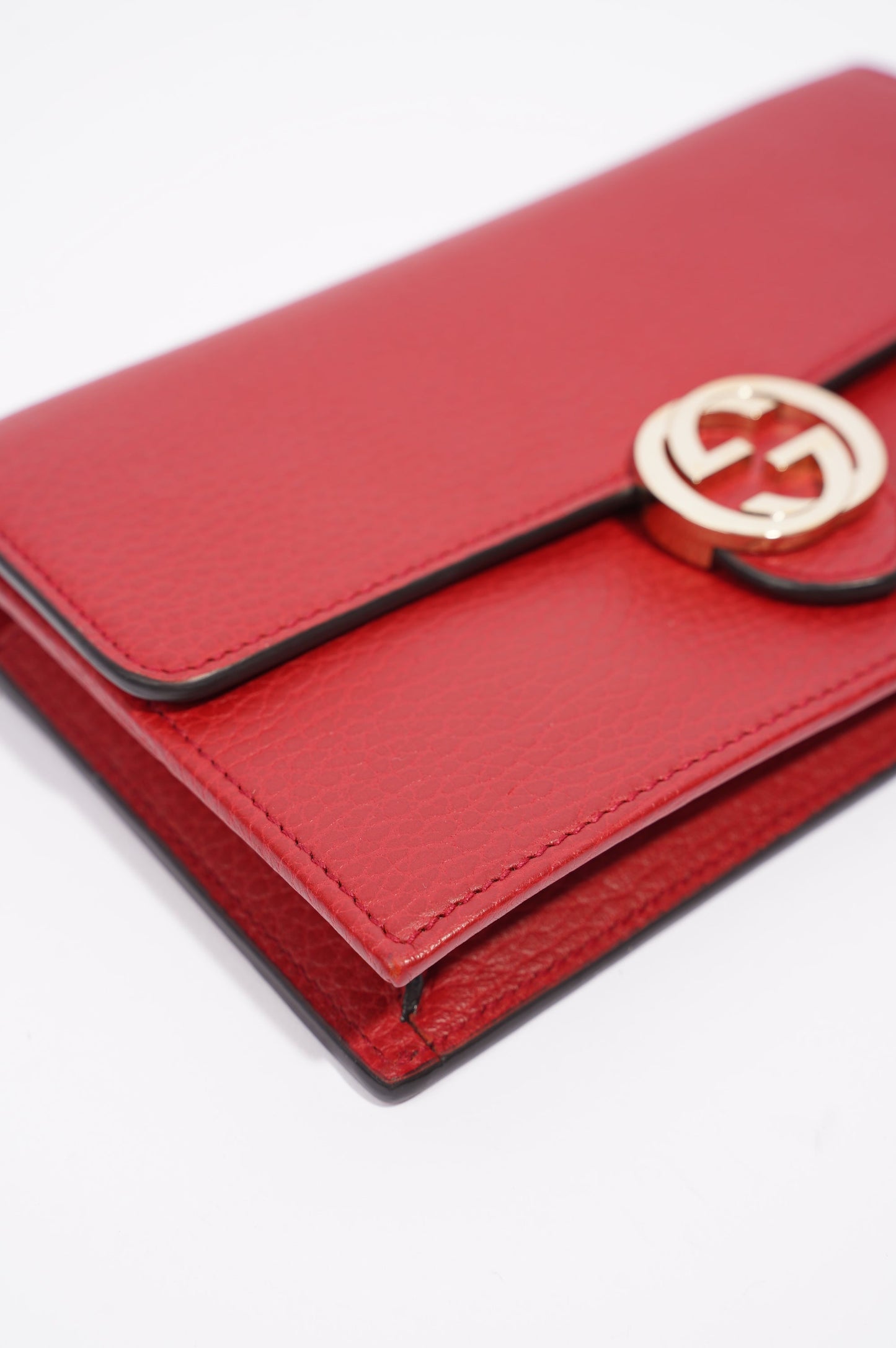 Gucci Womens Interlocking GG Chain Wallet Red