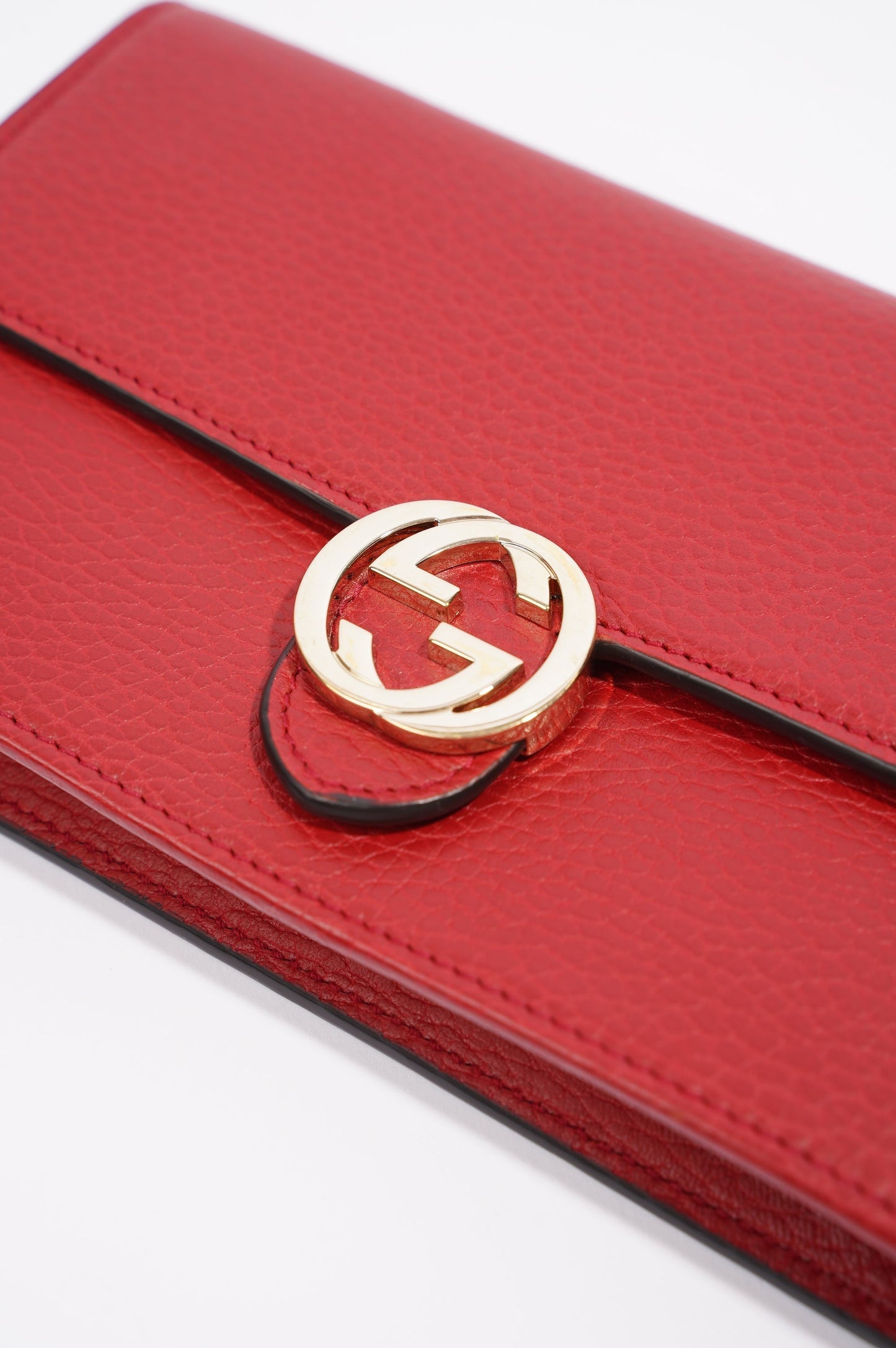 Gucci Womens Interlocking GG Chain Wallet Red