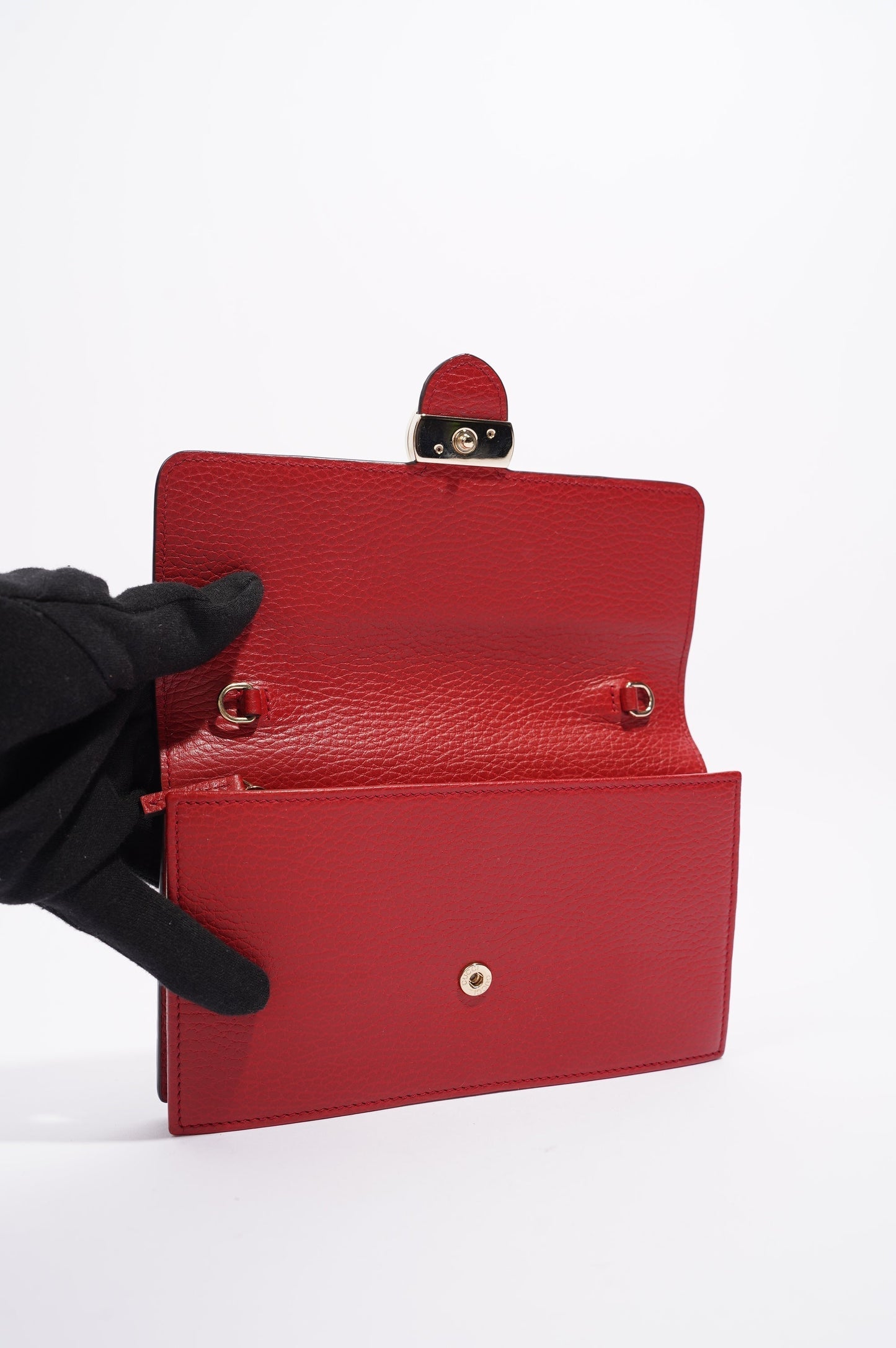 Gucci Womens Interlocking GG Chain Wallet Red
