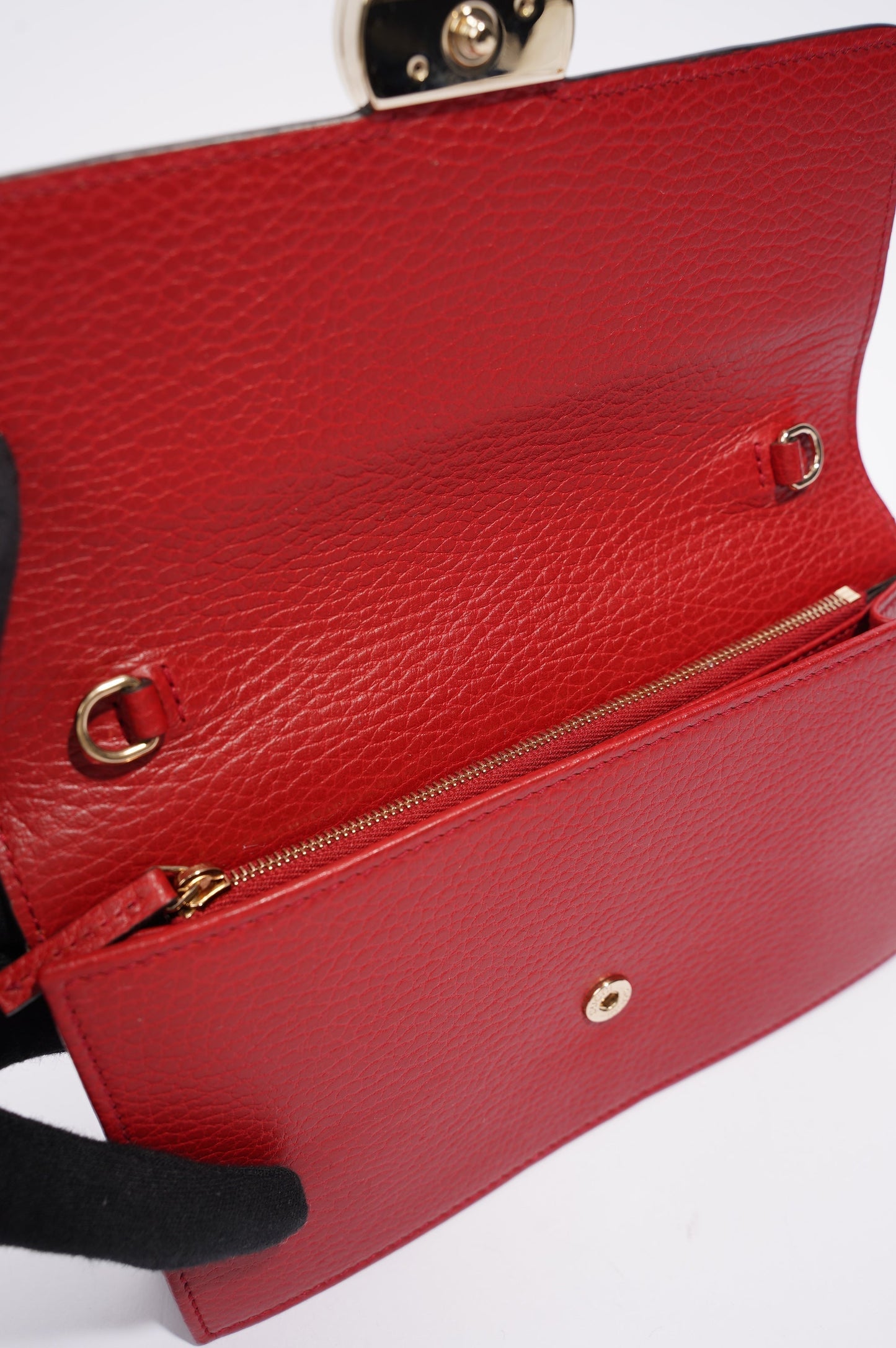 Gucci Womens Interlocking GG Chain Wallet Red