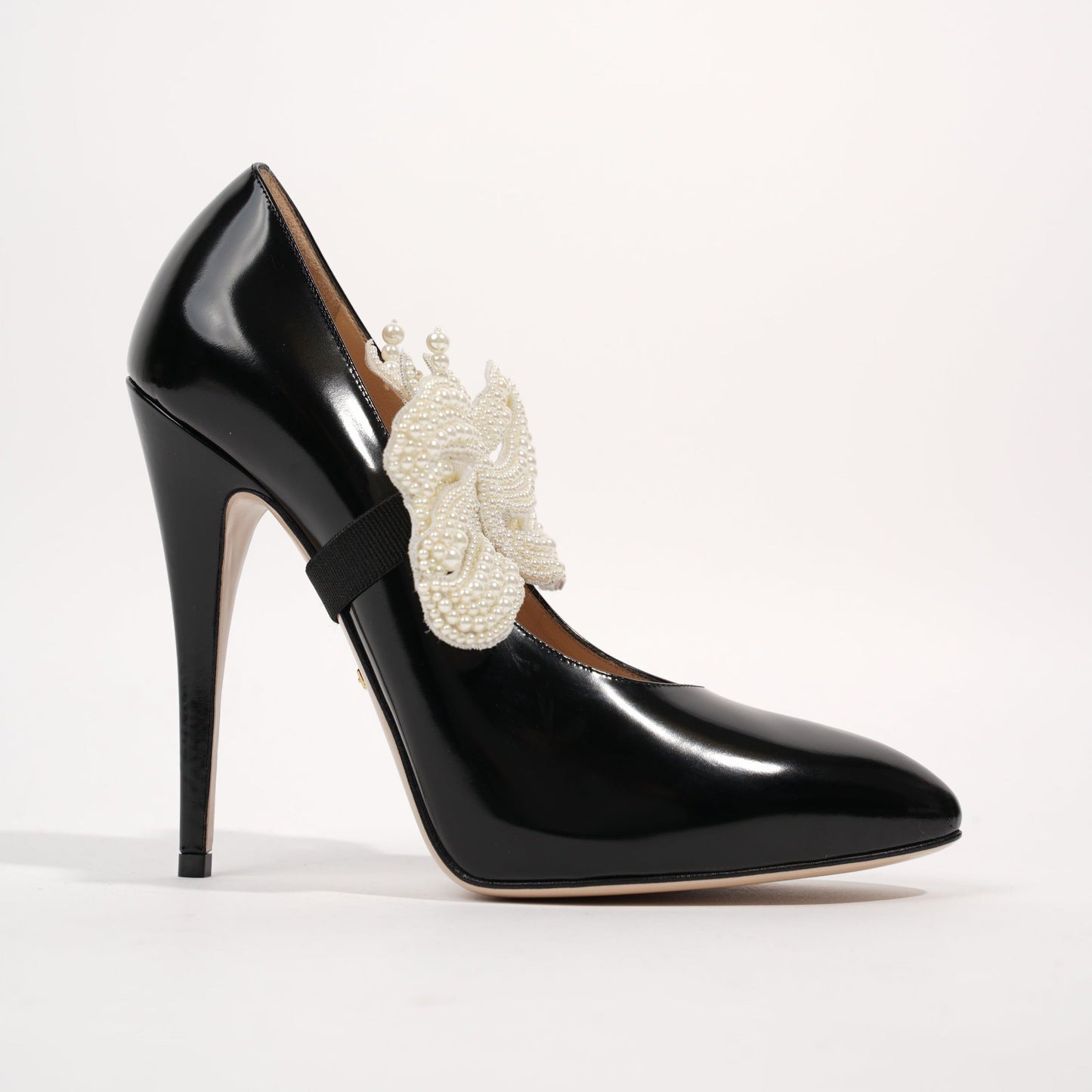Gucci Womens Simple Pump With Pearl Bow Patent Black EU 38 / UK 5