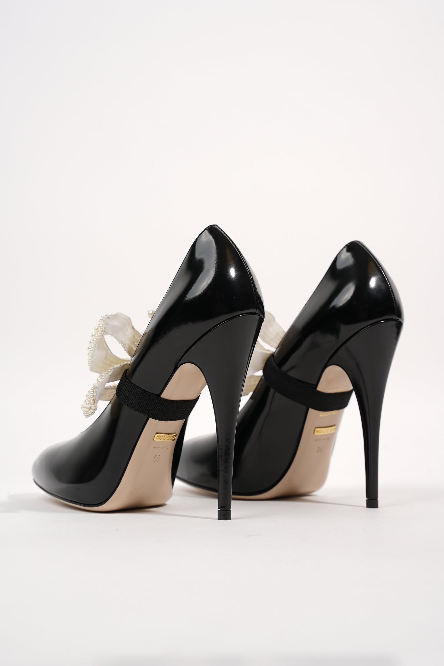 Gucci Womens Simple Pump With Pearl Bow Patent Black EU 38 / UK 5