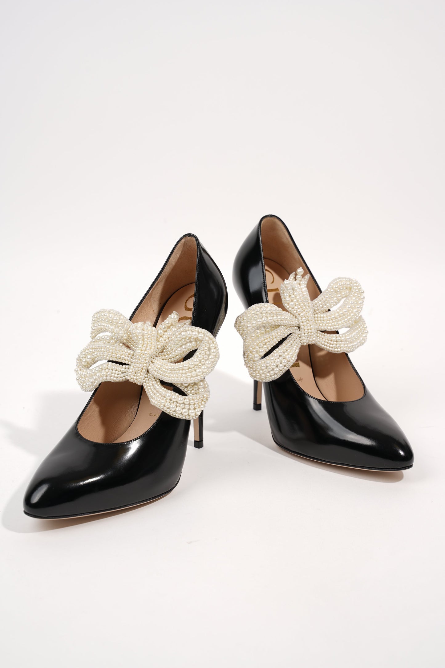 Gucci Womens Simple Pump With Pearl Bow Patent Black EU 38 / UK 5