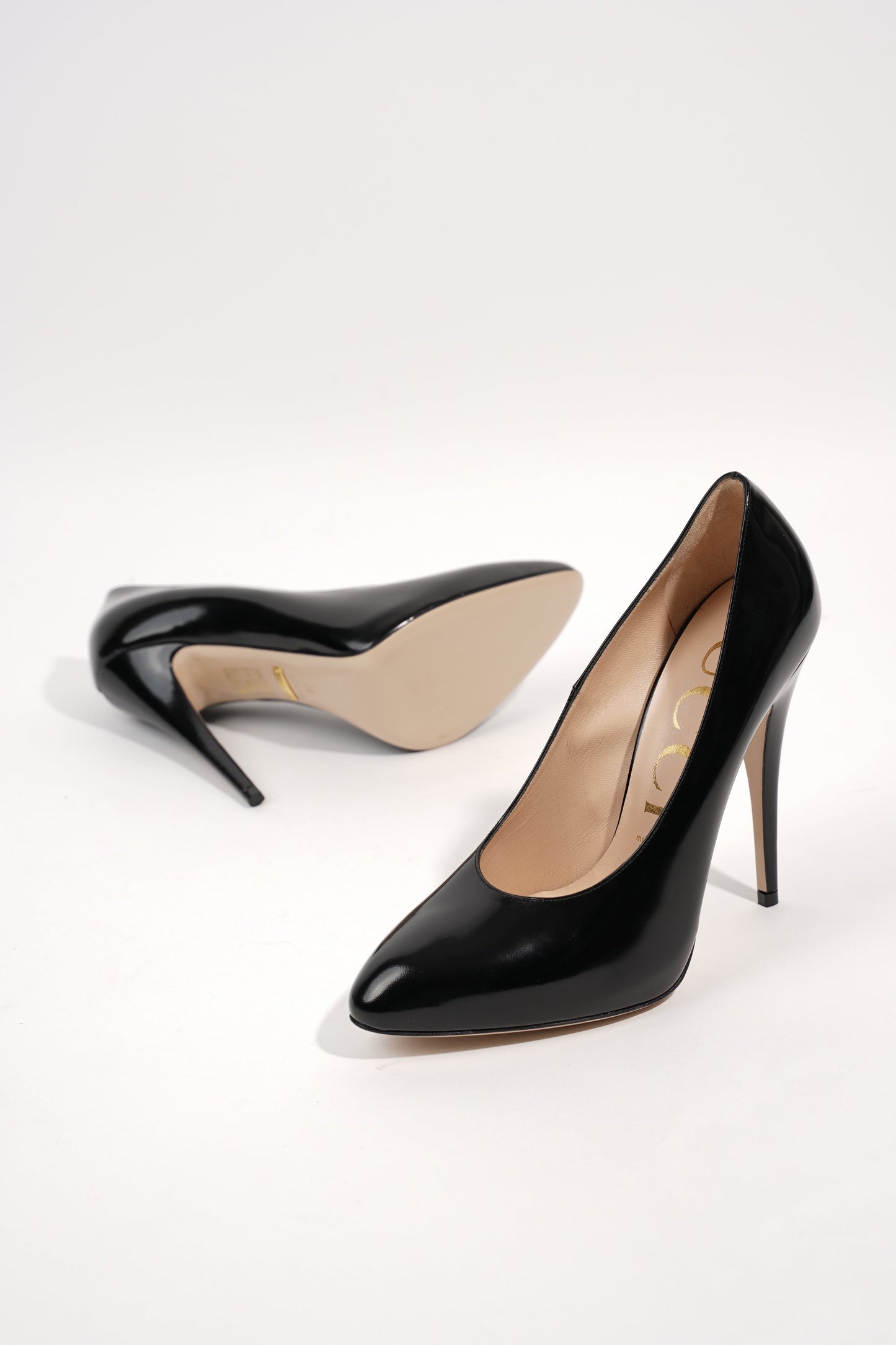 Gucci Womens Simple Pump With Pearl Bow Patent Black EU 38 / UK 5