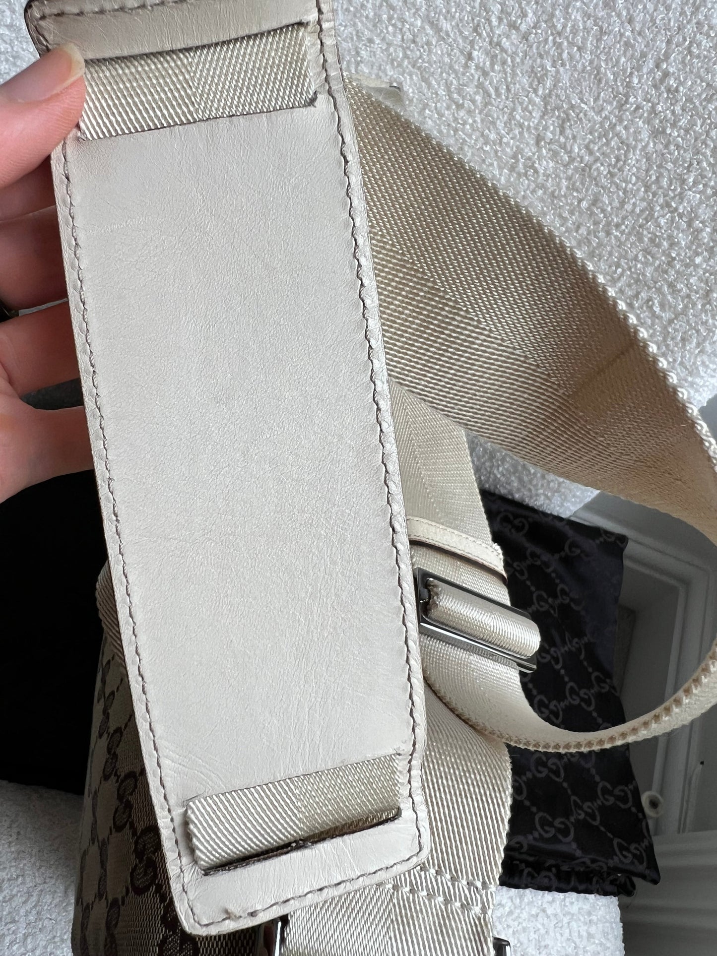 Gucci GG White Beige Canvas Messenger Bag