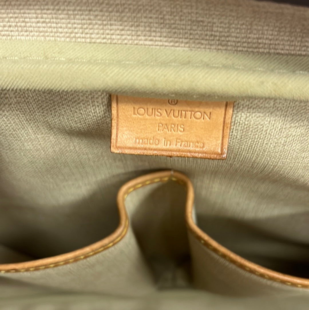 HandBag Luxury Designer By Louis Vuitton  Size: Medium