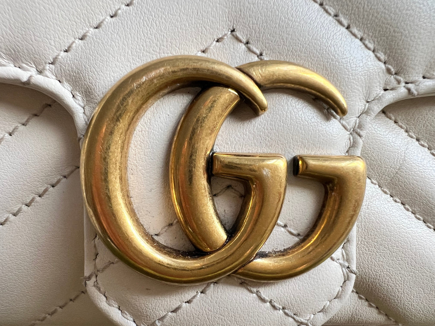 Gucci GG White Marmont Super Mini Shoulder Bag (RRP £985)