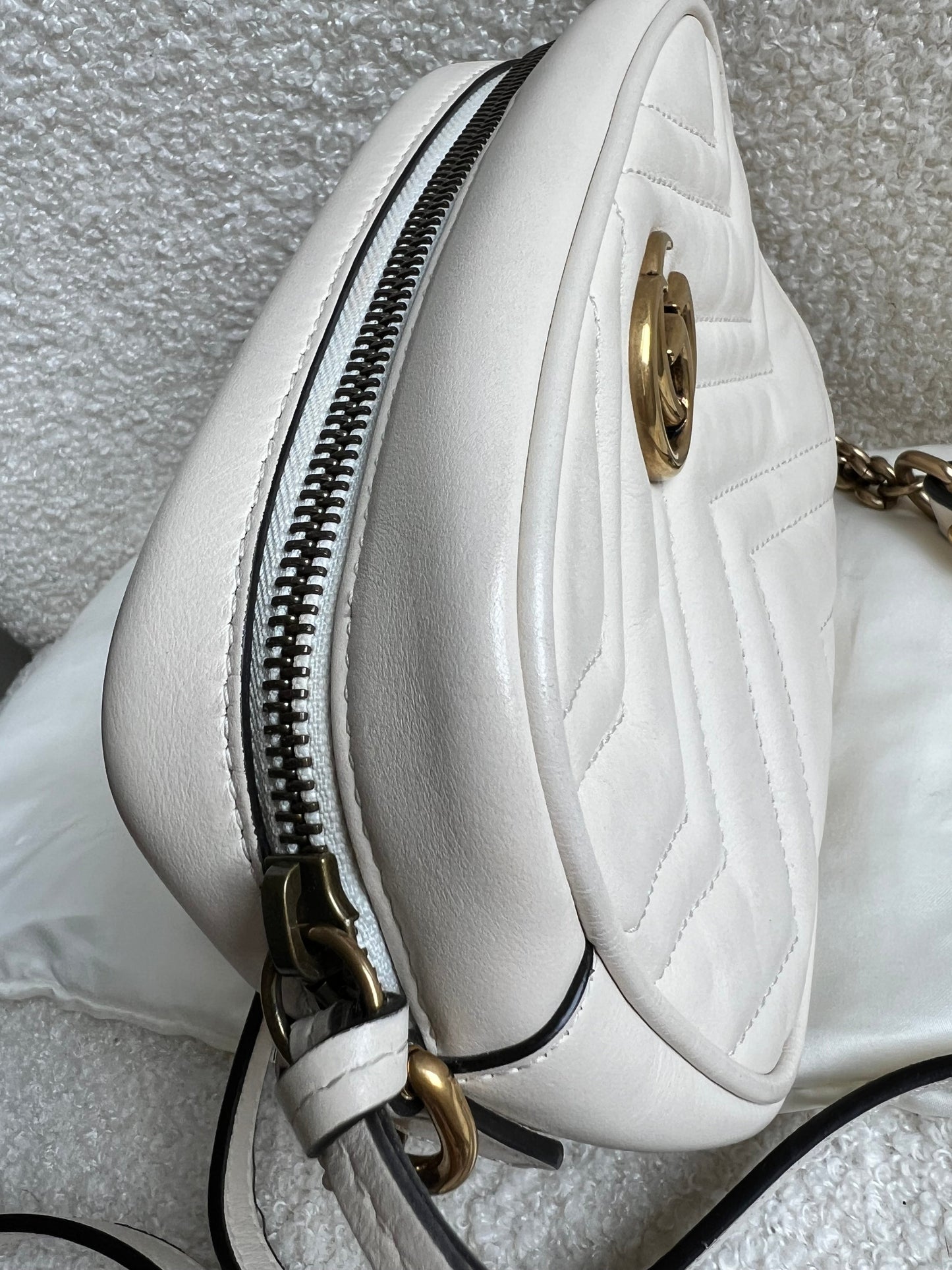 Gucci GG White Marmont Mini Shoulder Bag (RRP £1,160)