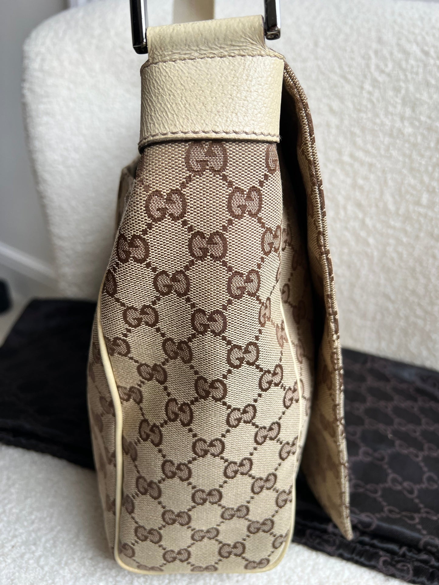 Gucci GG White Beige Canvas Messenger Bag