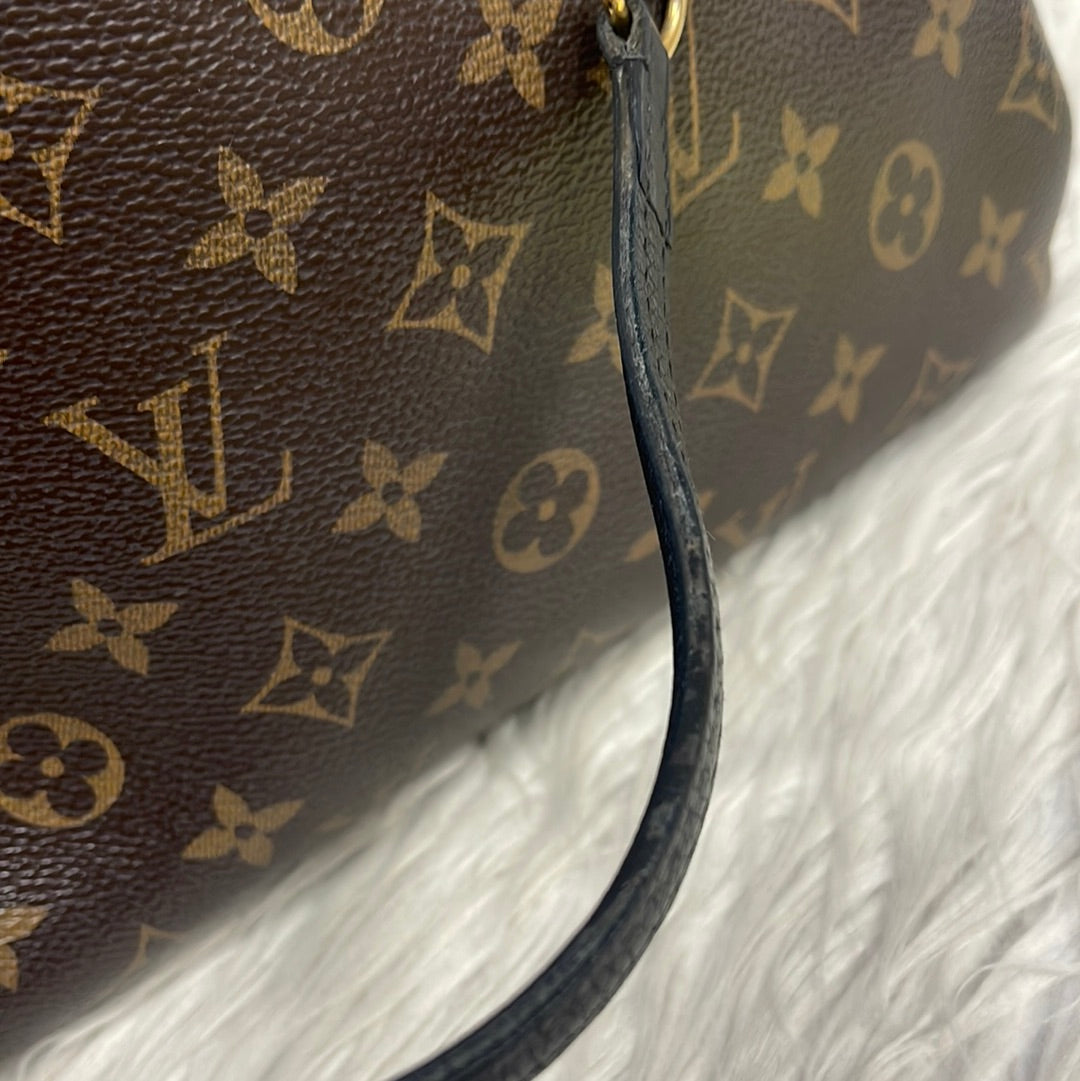 HandBag Luxury Designer By Louis Vuitton  Size: Medium