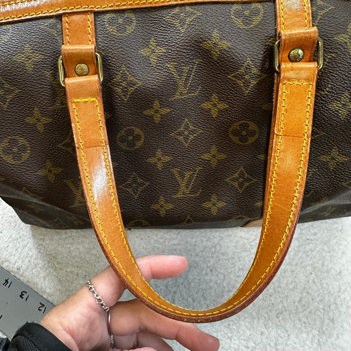 HandBag Luxury Designer By Louis Vuitton, Size: Medium