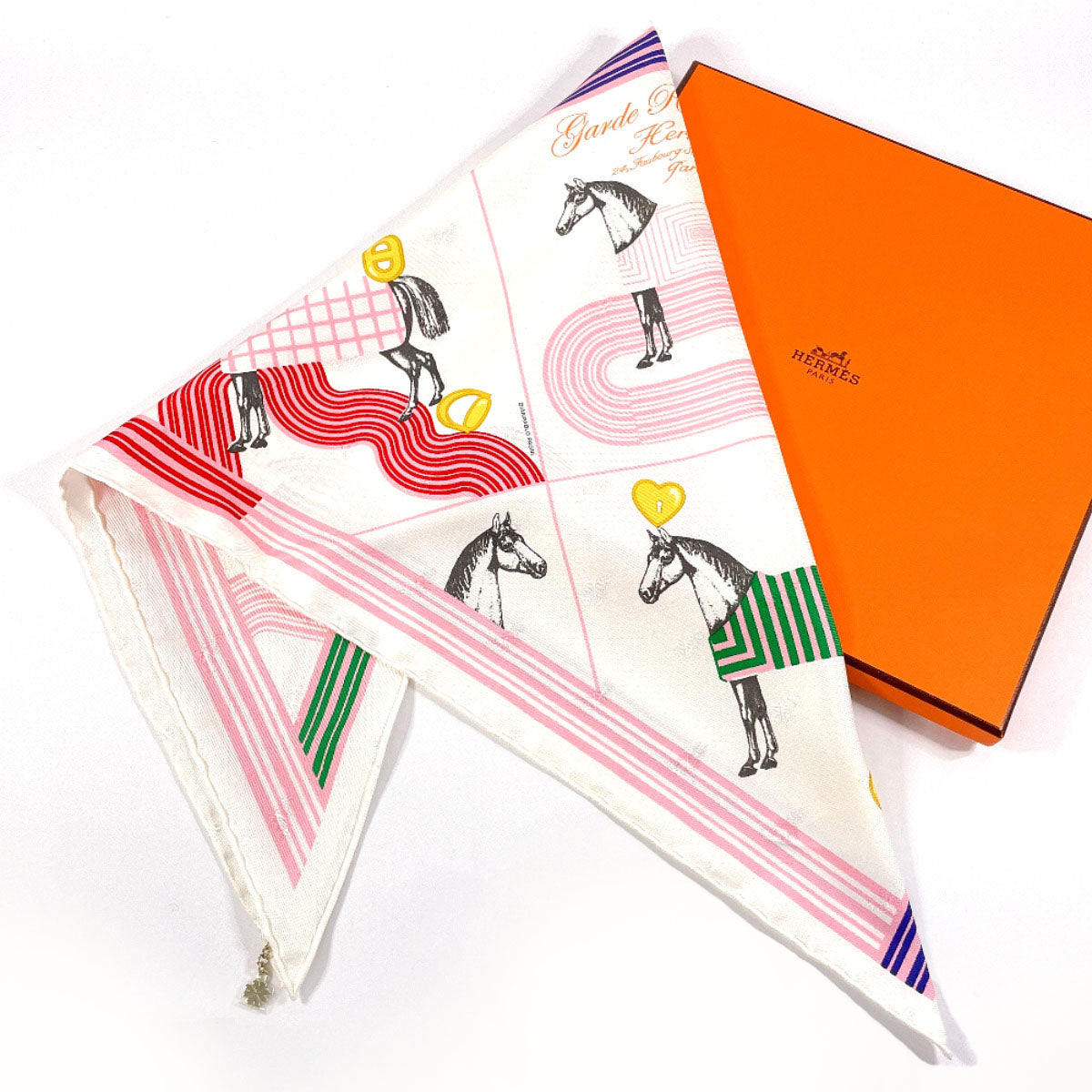 HERMES scarf Silk, 100% silk white Gard robe pop Triangle 70