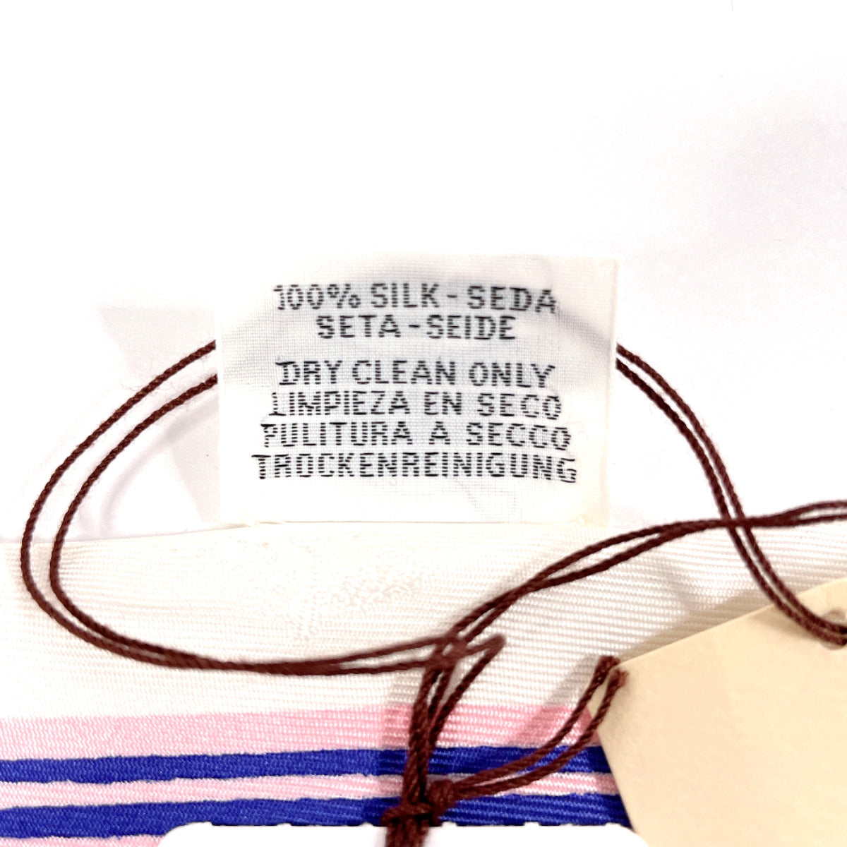 HERMES scarf Silk, 100% silk white Gard robe pop Triangle 70