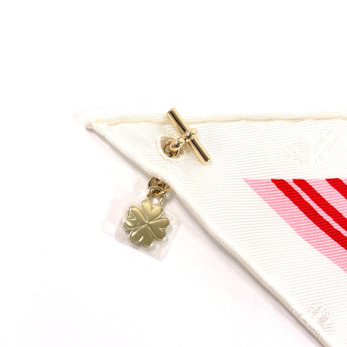 HERMES scarf Silk, 100% silk white Gard robe pop Triangle 70