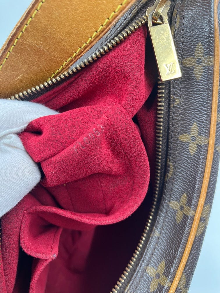 Louis Vuitton Croissant MM