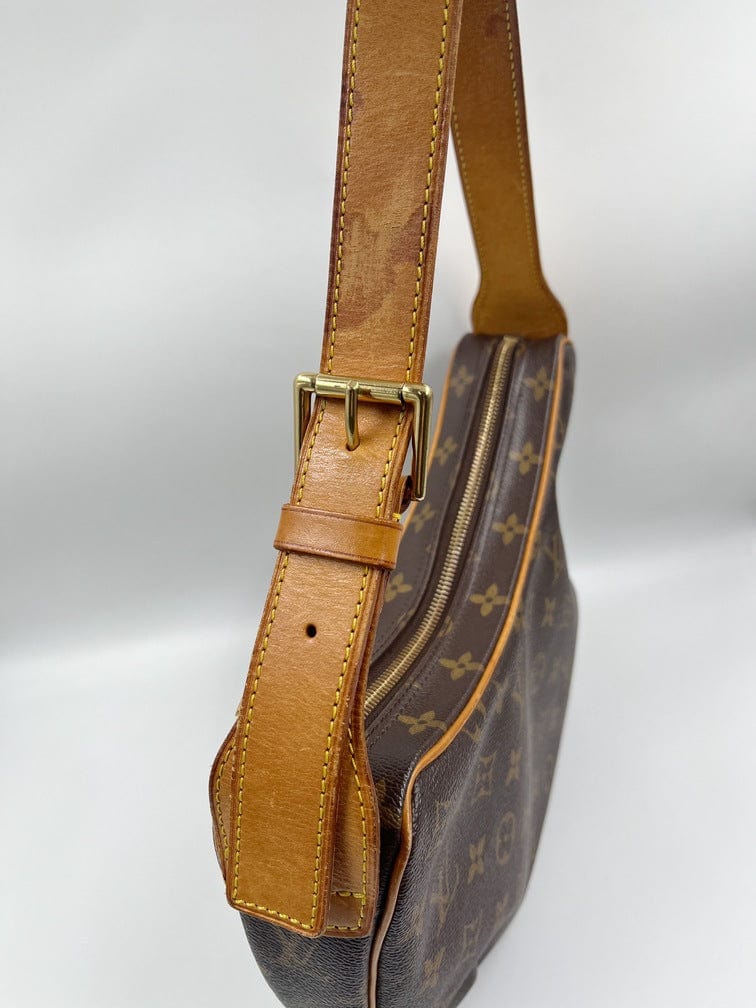 Louis Vuitton Croissant MM
