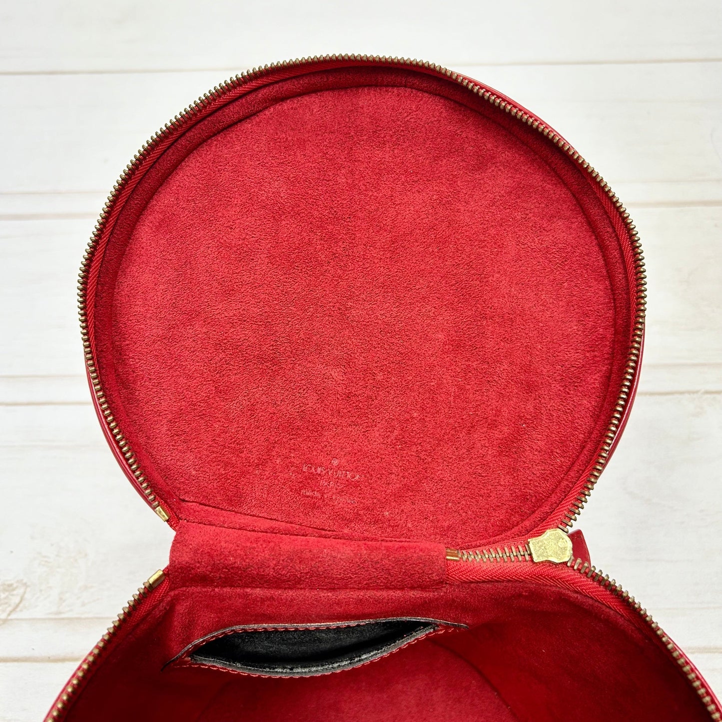 HandBag Luxury Designer By Louis Vuitton, Size: Medium