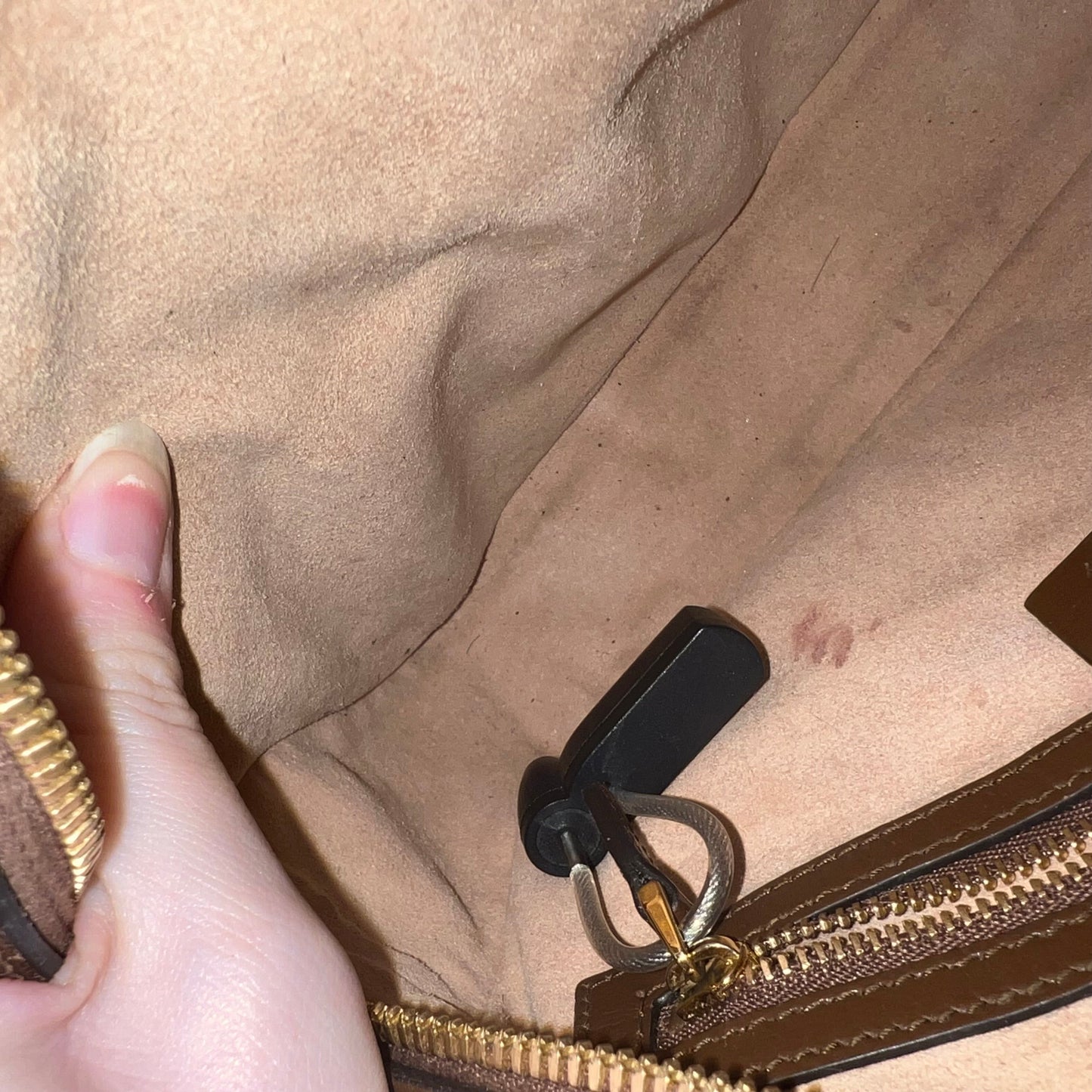 Crossbody Luxury Designer By Gucci  Size: Small