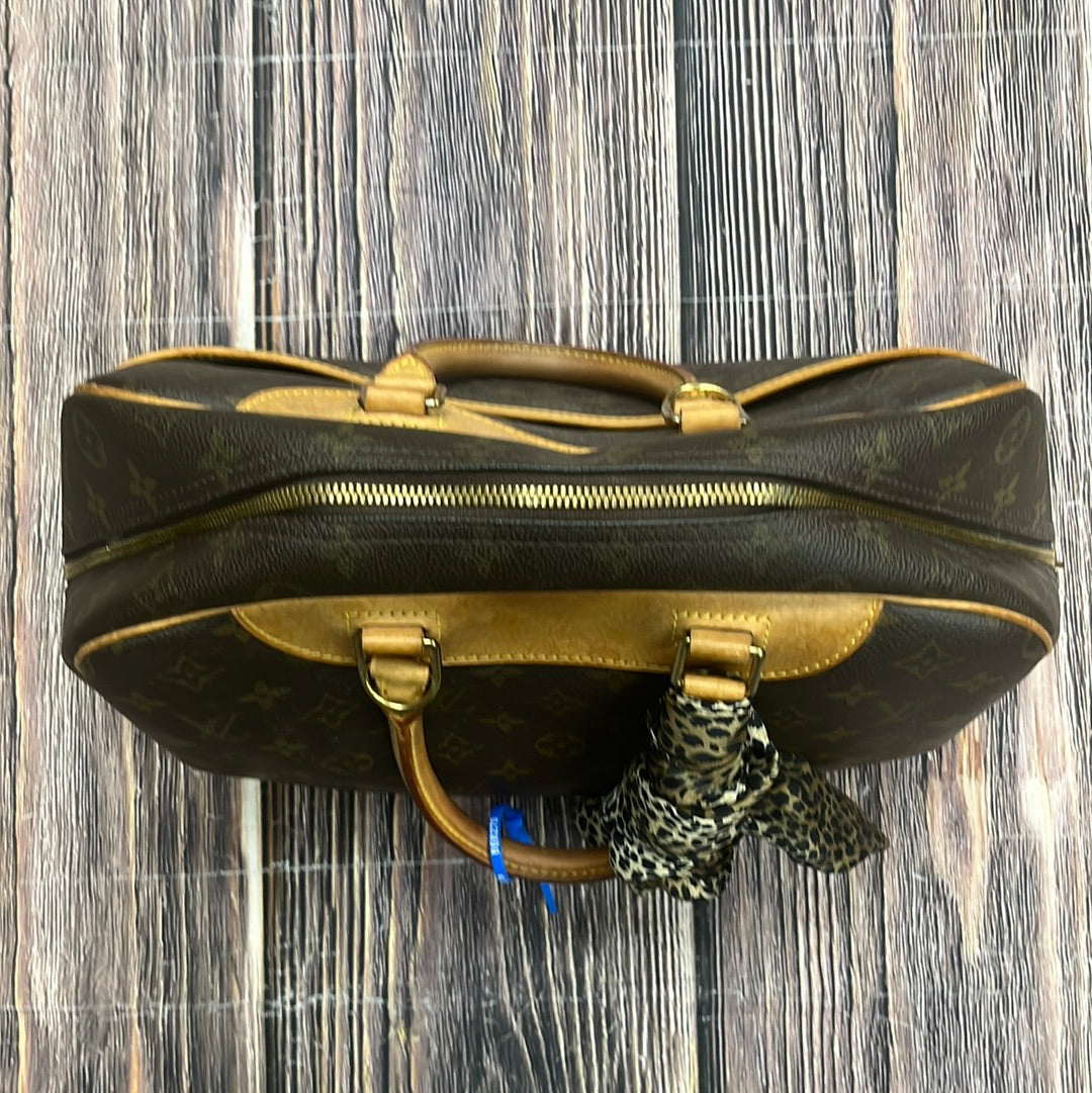 HandBag Luxury Designer By Louis Vuitton  Size: Medium