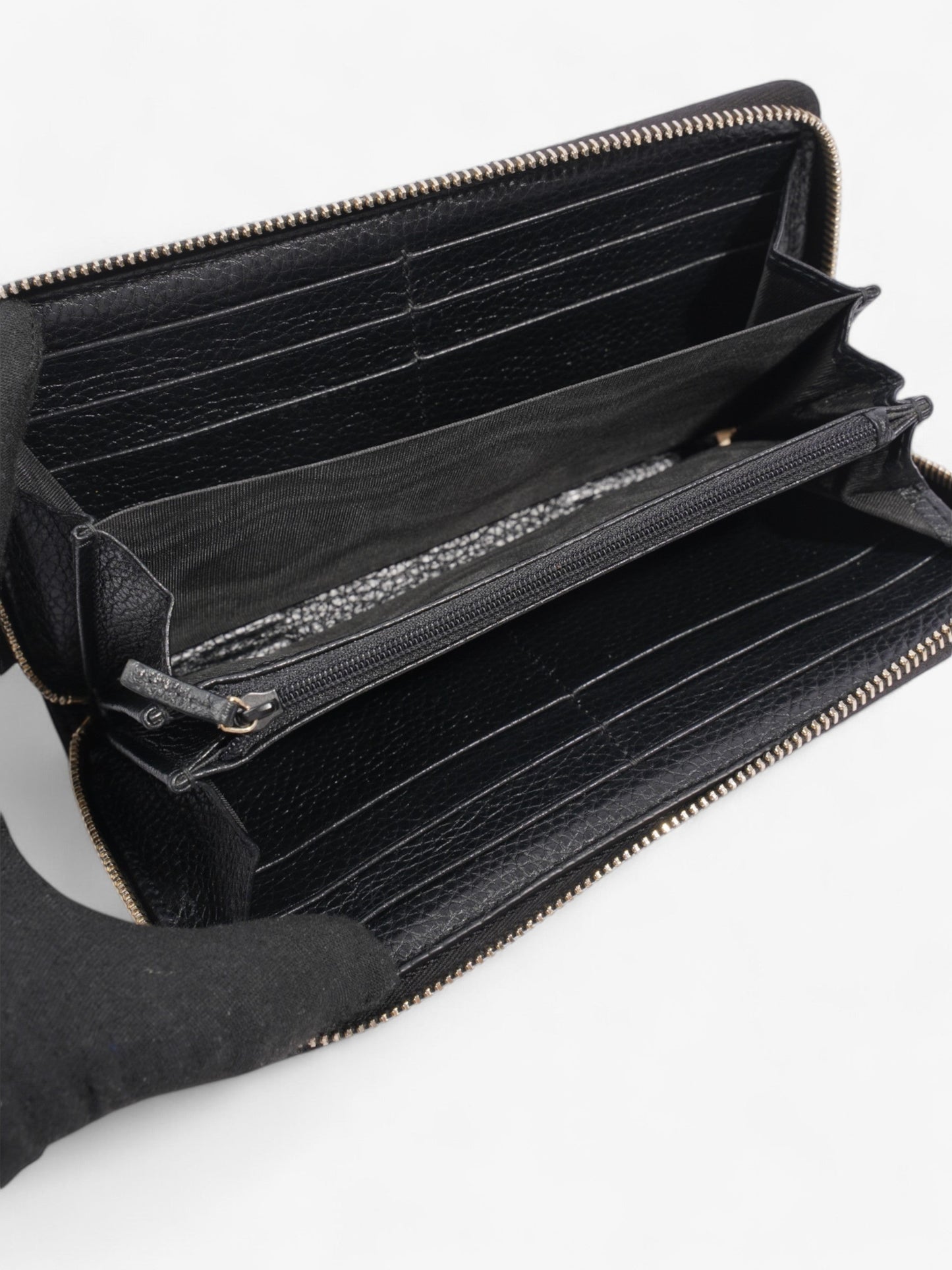 Gucci Soho Interlocking G Tassel Round Long Wallet Black / Light Gold Leather