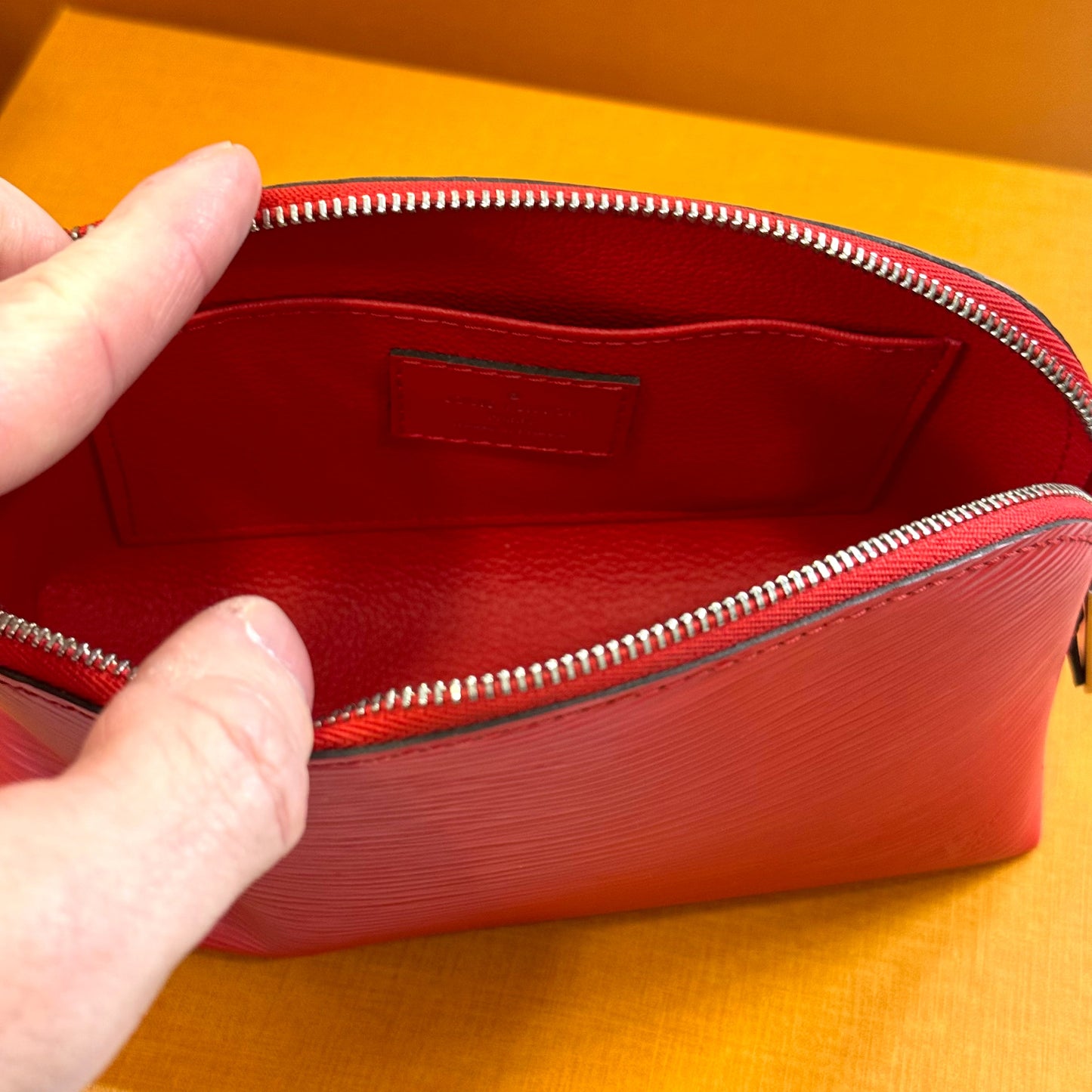 Louis Vuitton - Pochette cuir épi