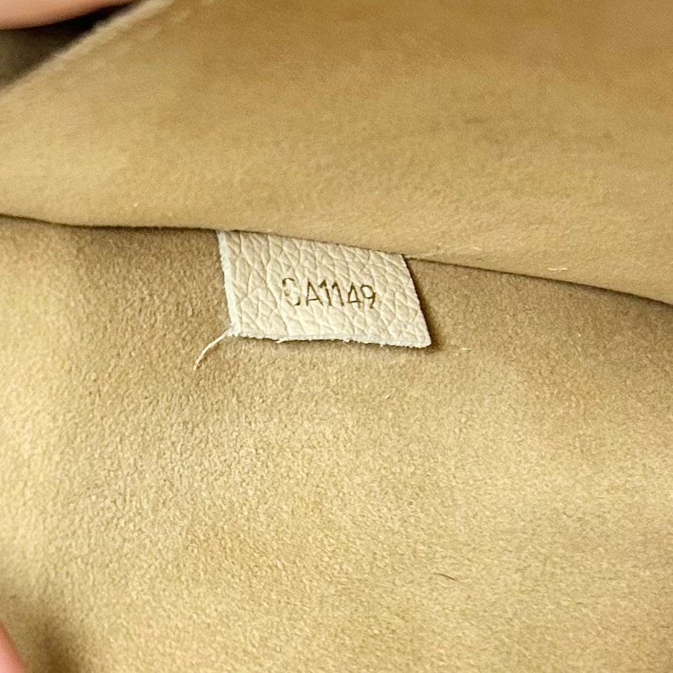 Crossbody Luxury Designer By Louis Vuitton, Size: Medium