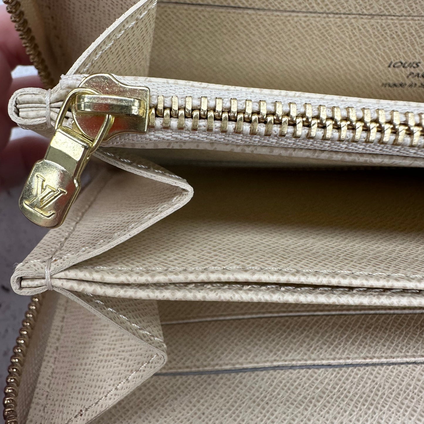 CREAM WALLET Luxury DESIGNER by Louis Vuitton Size:MEDIUM